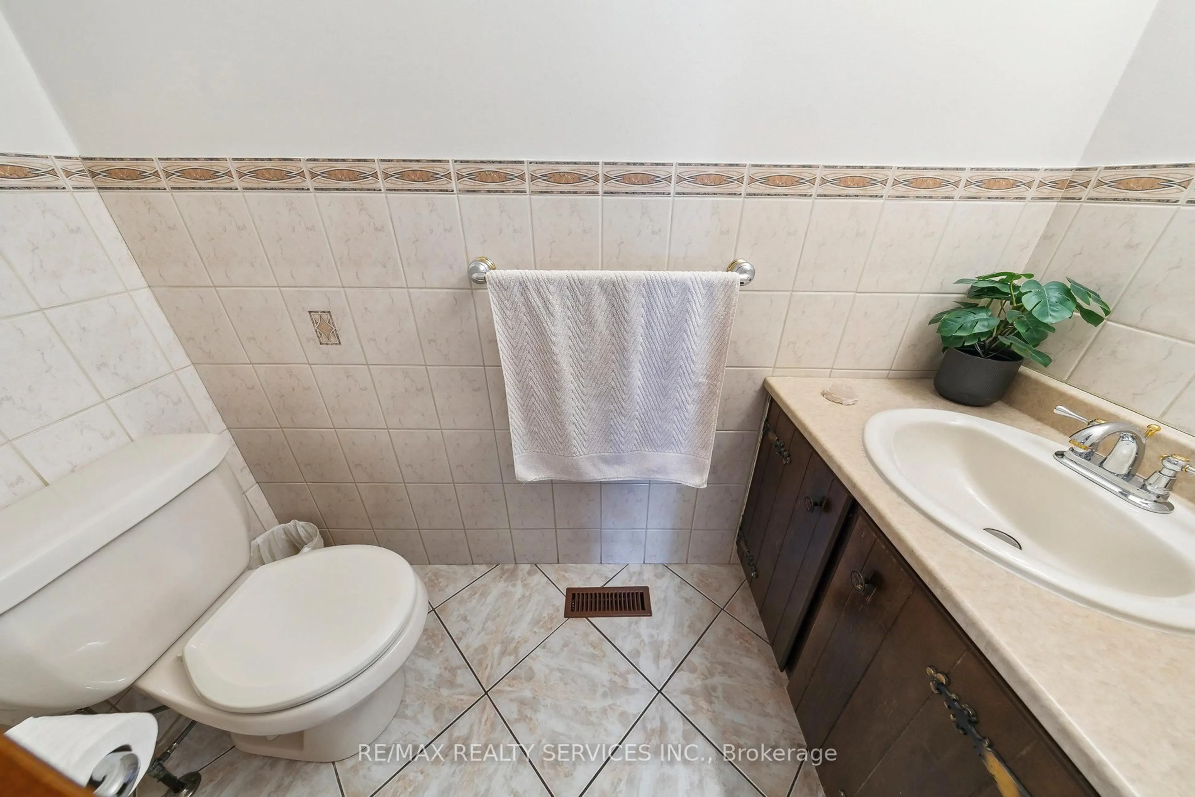 Standard bathroom, ceramic/tile floor for 247 Vodden St, Brampton Ontario L6X 2X7