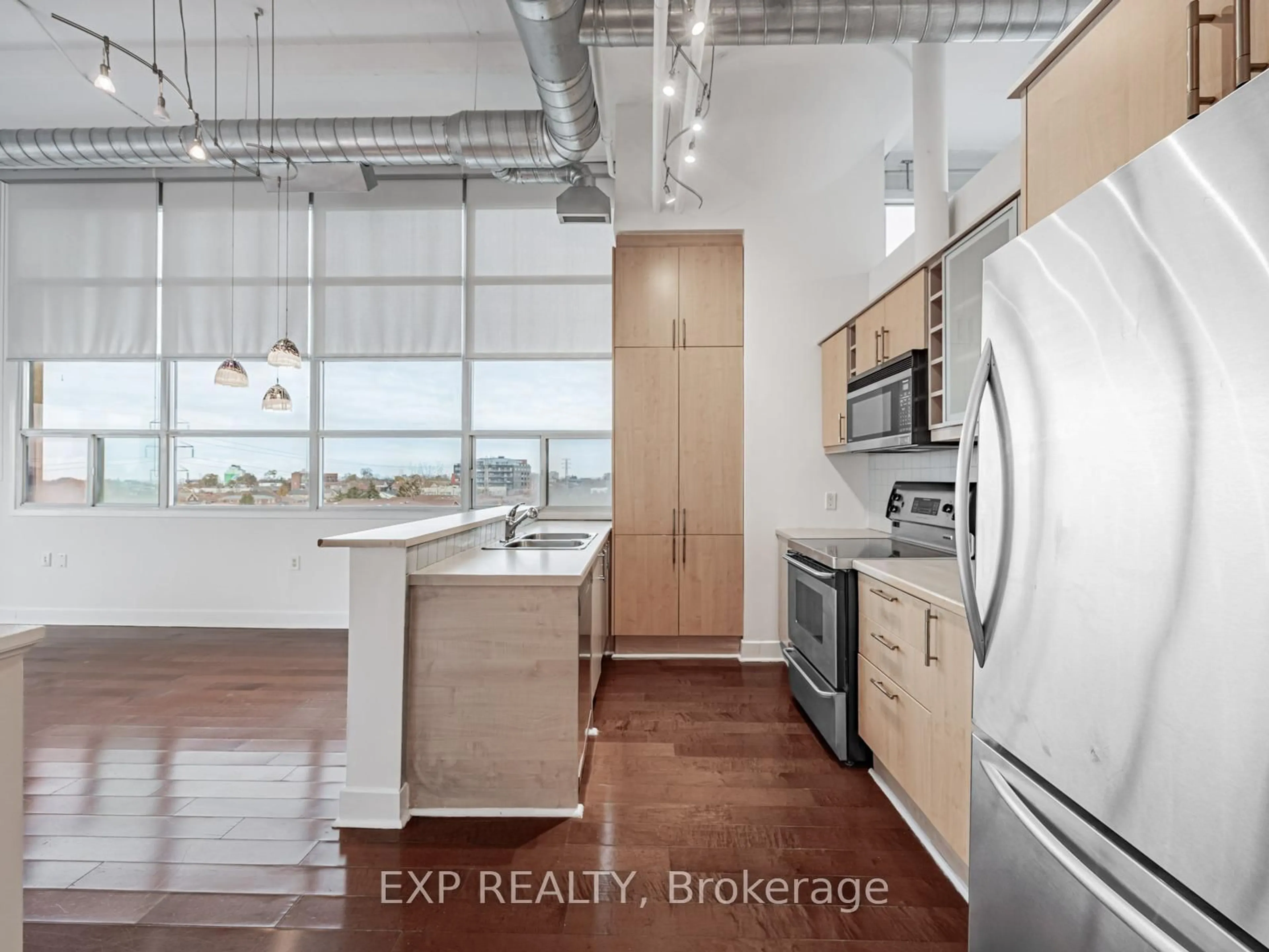 Unknown for 1001 Roselawn Ave #411, Toronto Ontario M6B 4M4