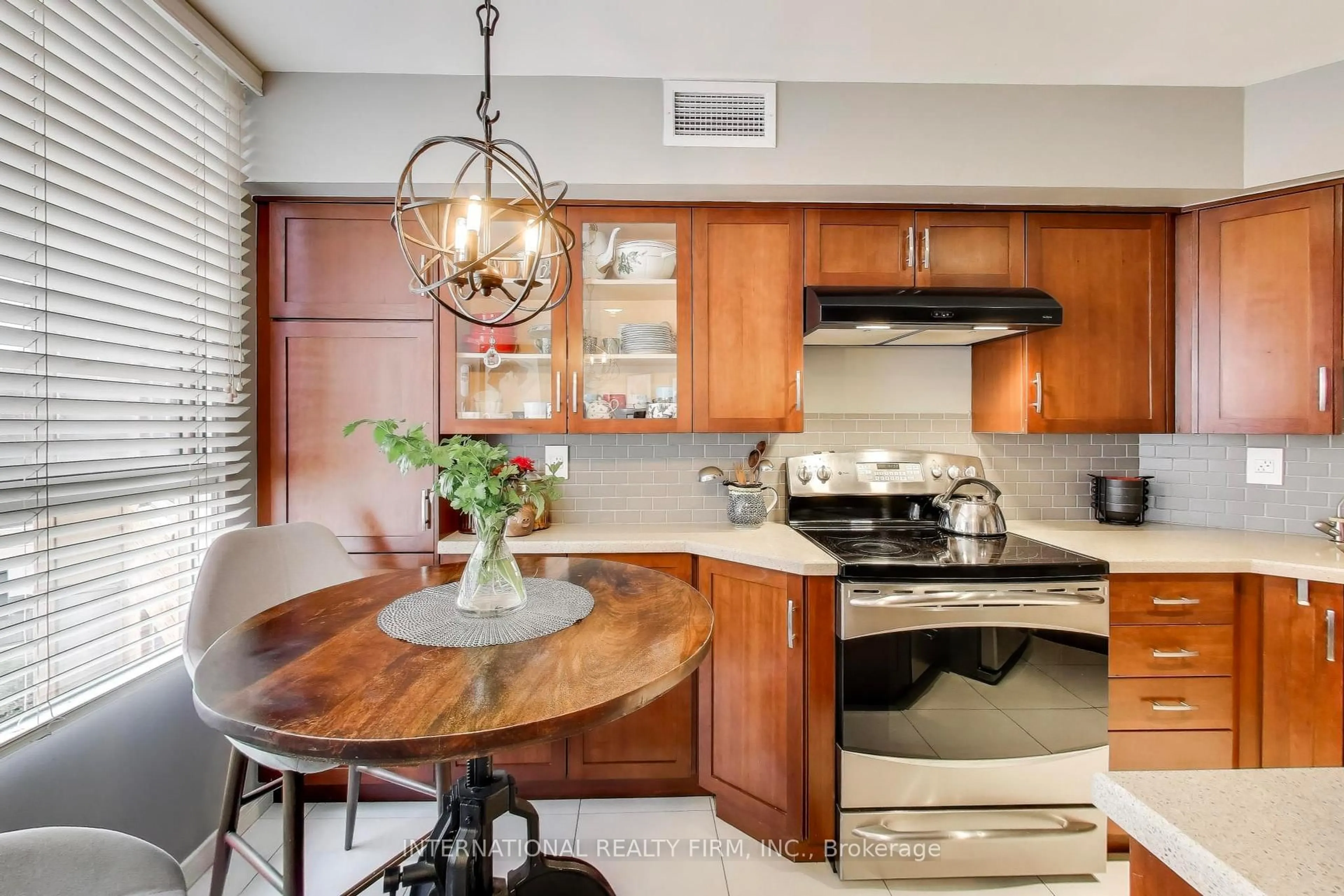 Open concept kitchen, unknown for 1485 Lakeshore Rd #316, Mississauga Ontario L5E 3G2