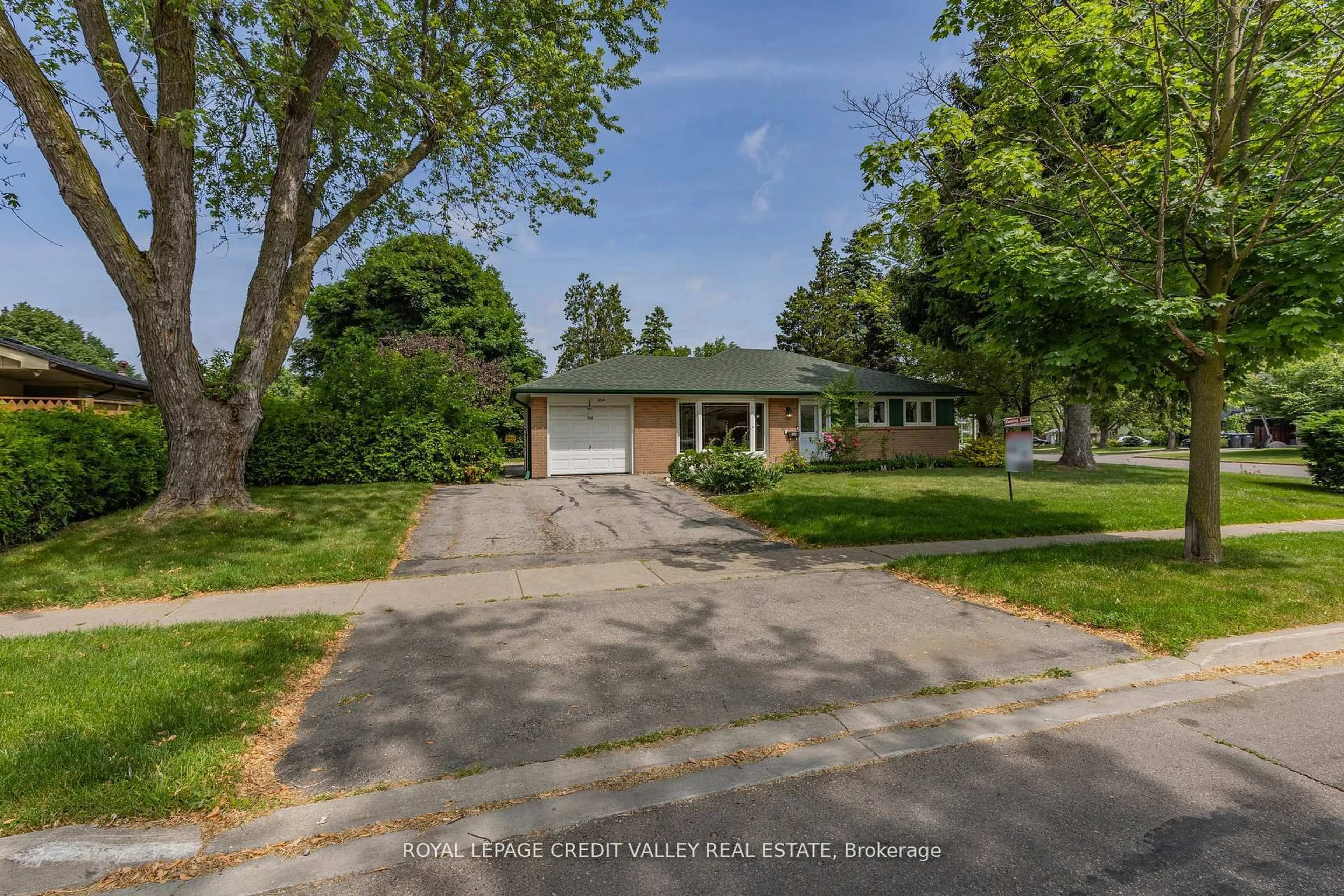 A pic from outside/outdoor area/front of a property/back of a property/a pic from drone, street for 254 Bartley Bull Pkwy, Brampton Ontario L6W 2L1
