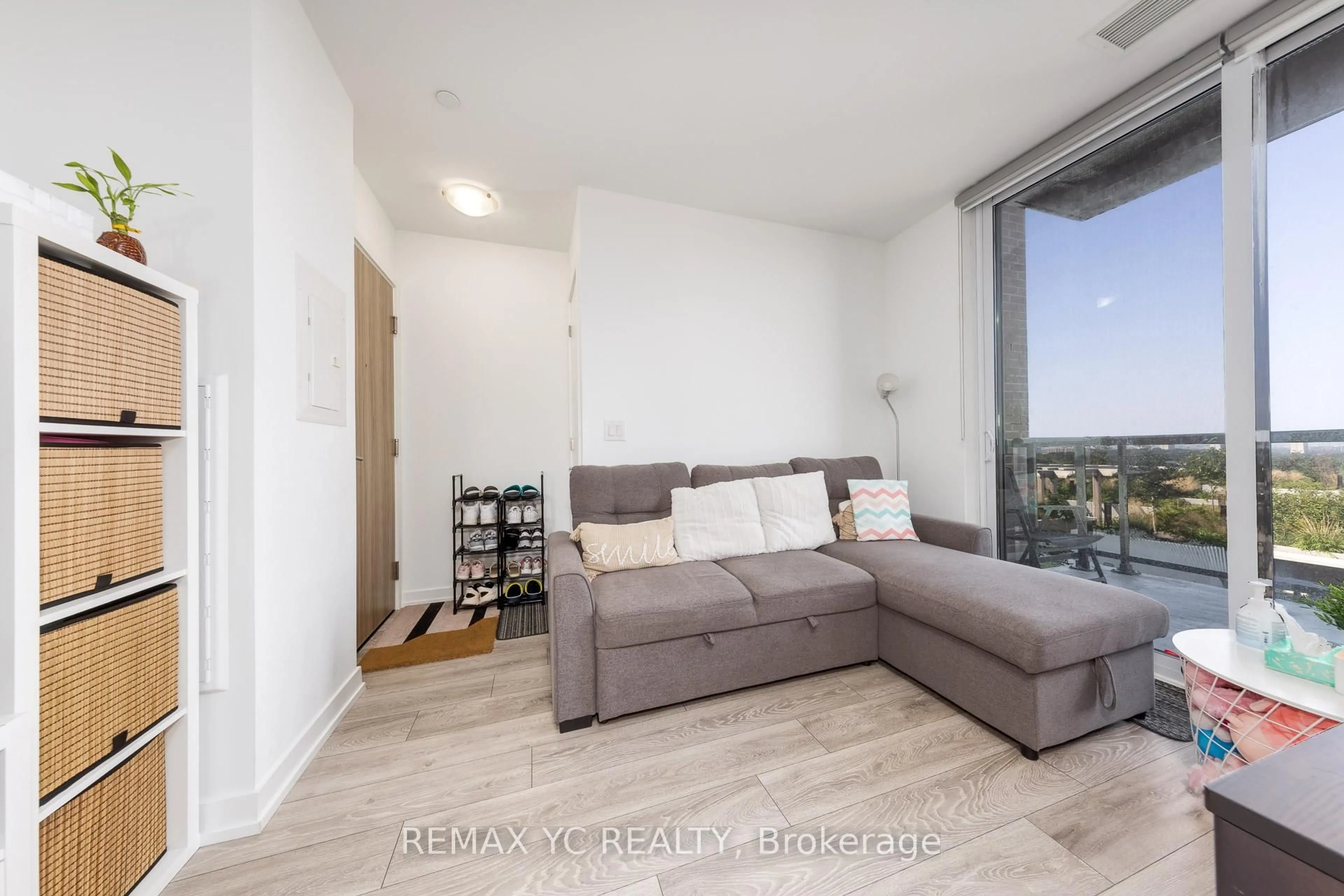 Living room with furniture, wood/laminate floor for 3100 Keele St #803, Toronto Ontario M3M 0E1