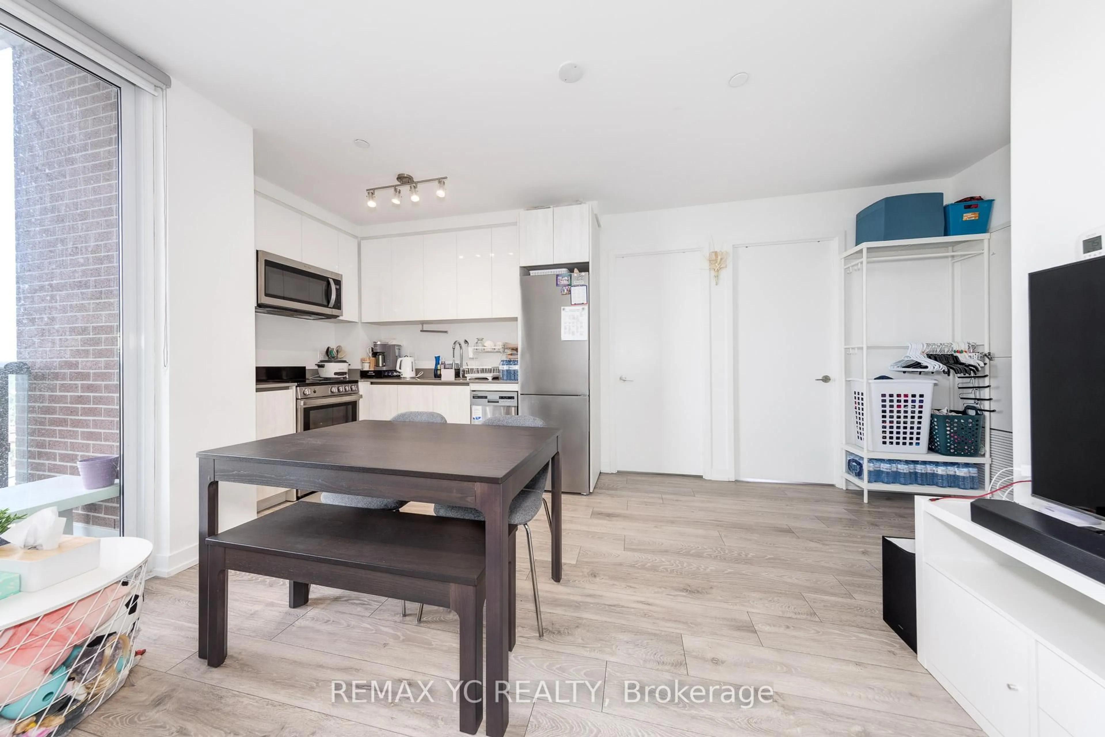 Open concept kitchen, wood/laminate floor for 3100 Keele St #803, Toronto Ontario M3M 0E1