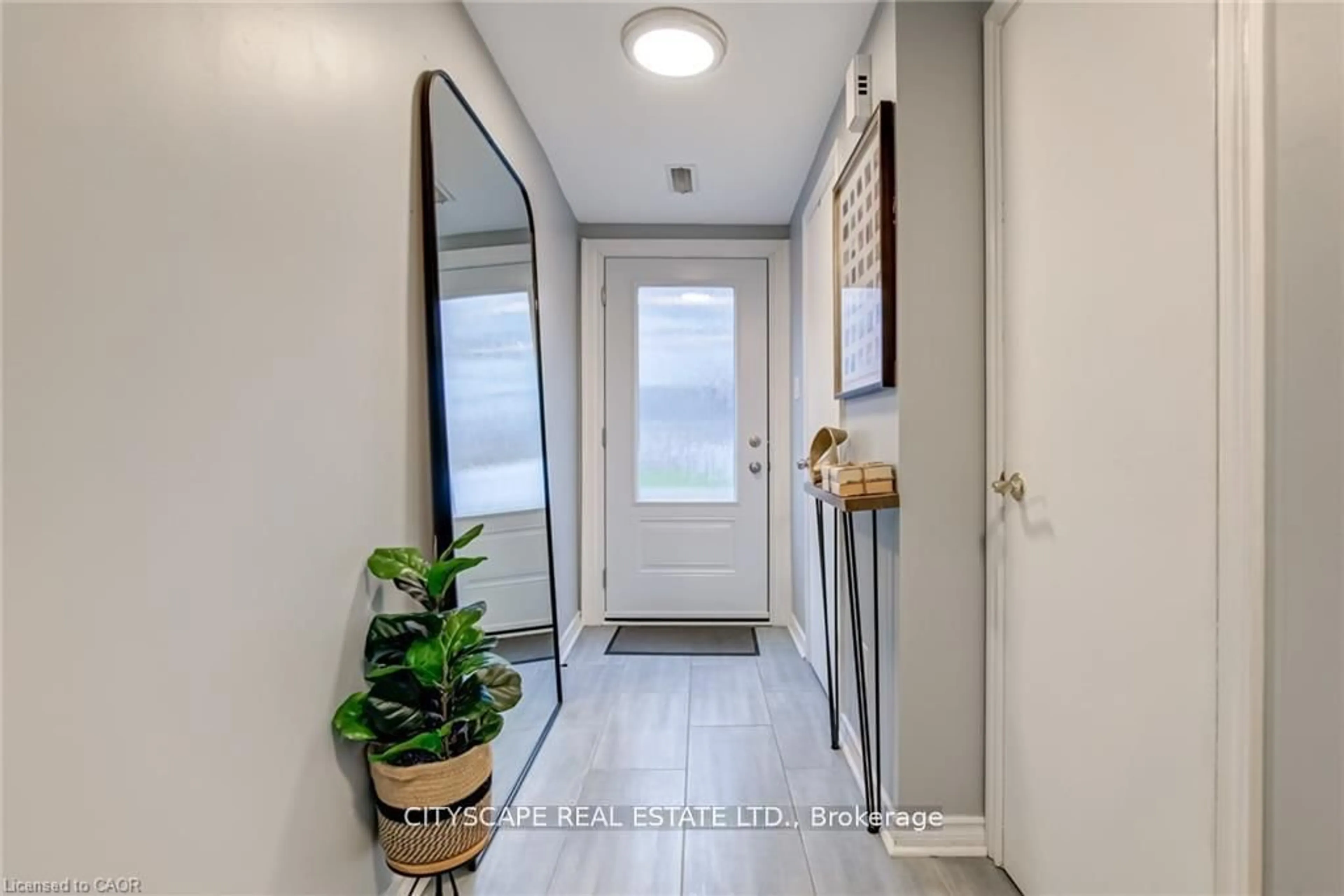 Indoor entryway for 30 Heslop Rd #17, Milton Ontario L9T 1B3