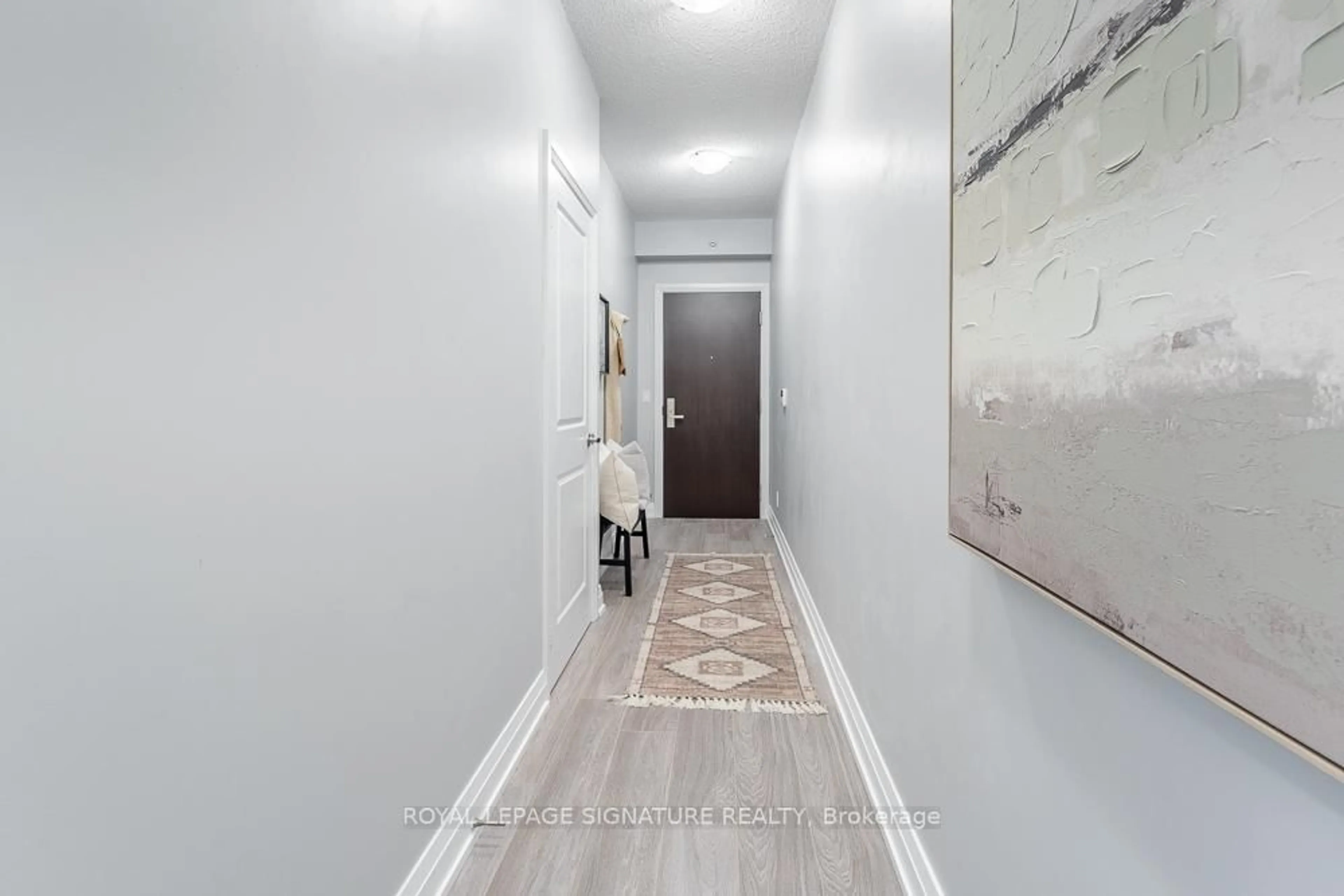 Indoor entryway for 65 Speers Rd #805, Oakville Ontario L6K 3V5