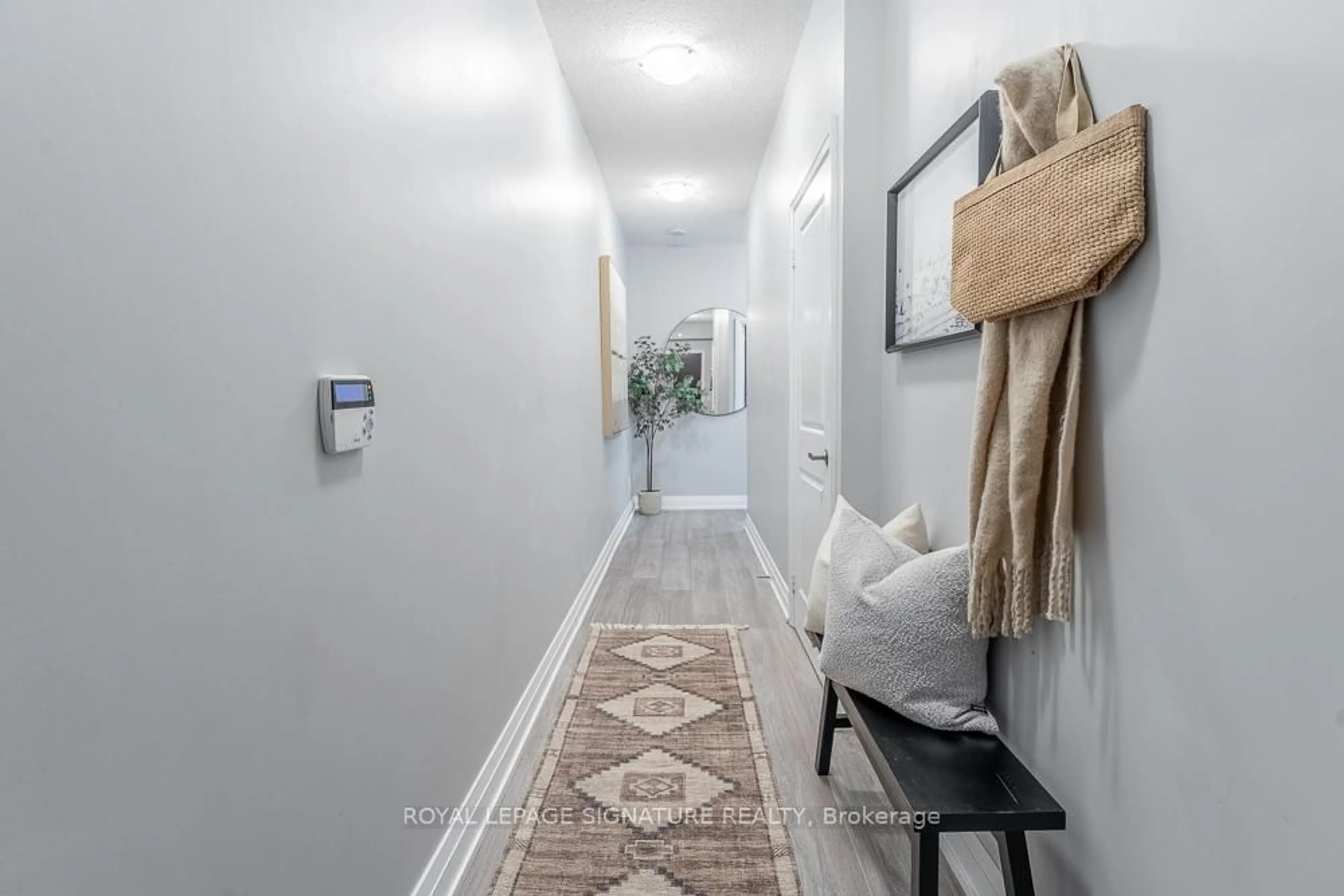 Indoor entryway for 65 Speers Rd #805, Oakville Ontario L6K 3V5