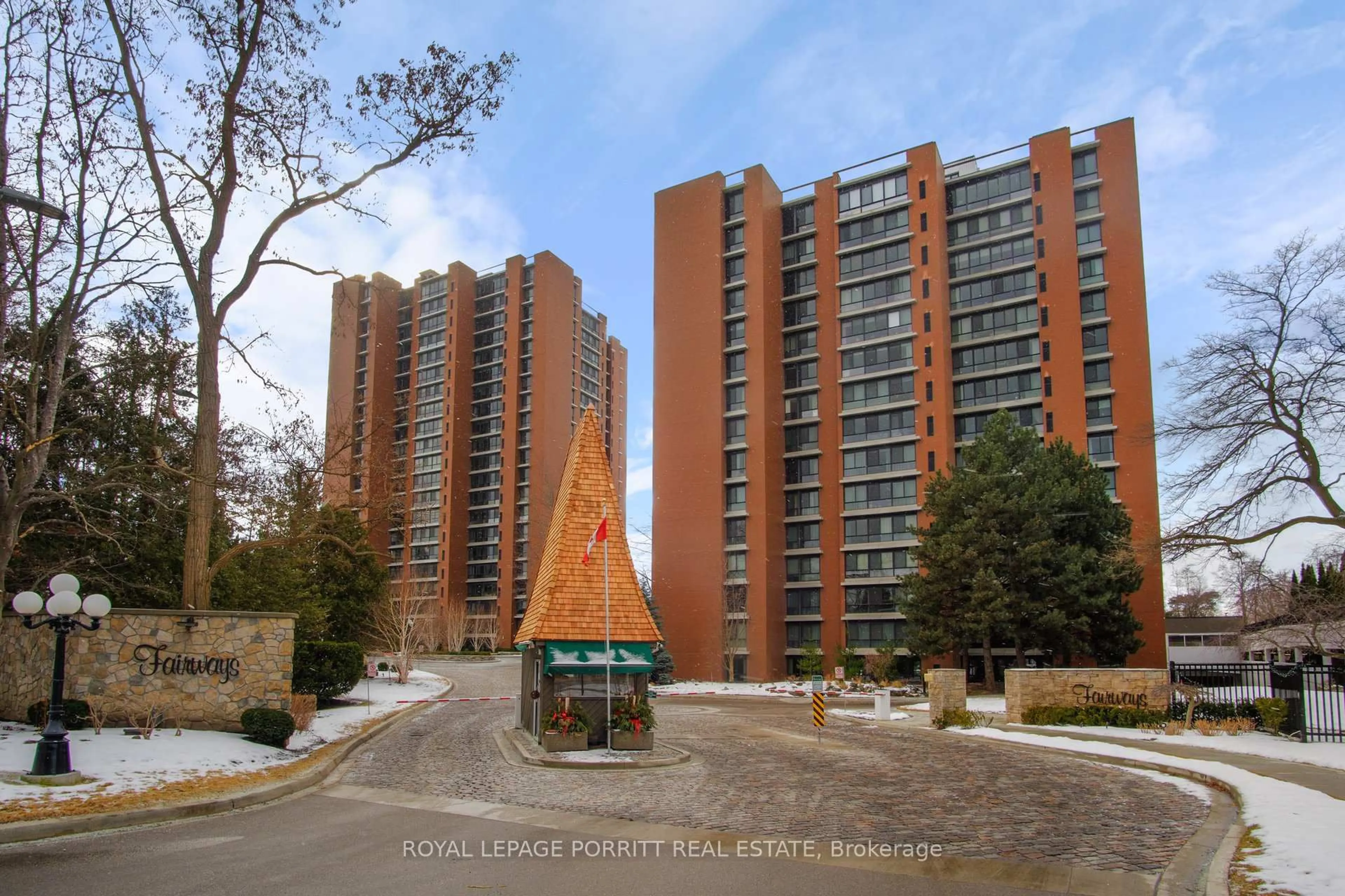 Indoor foyer for 1400 Dixie Rd ##2005, Mississauga Ontario L5E 3E1