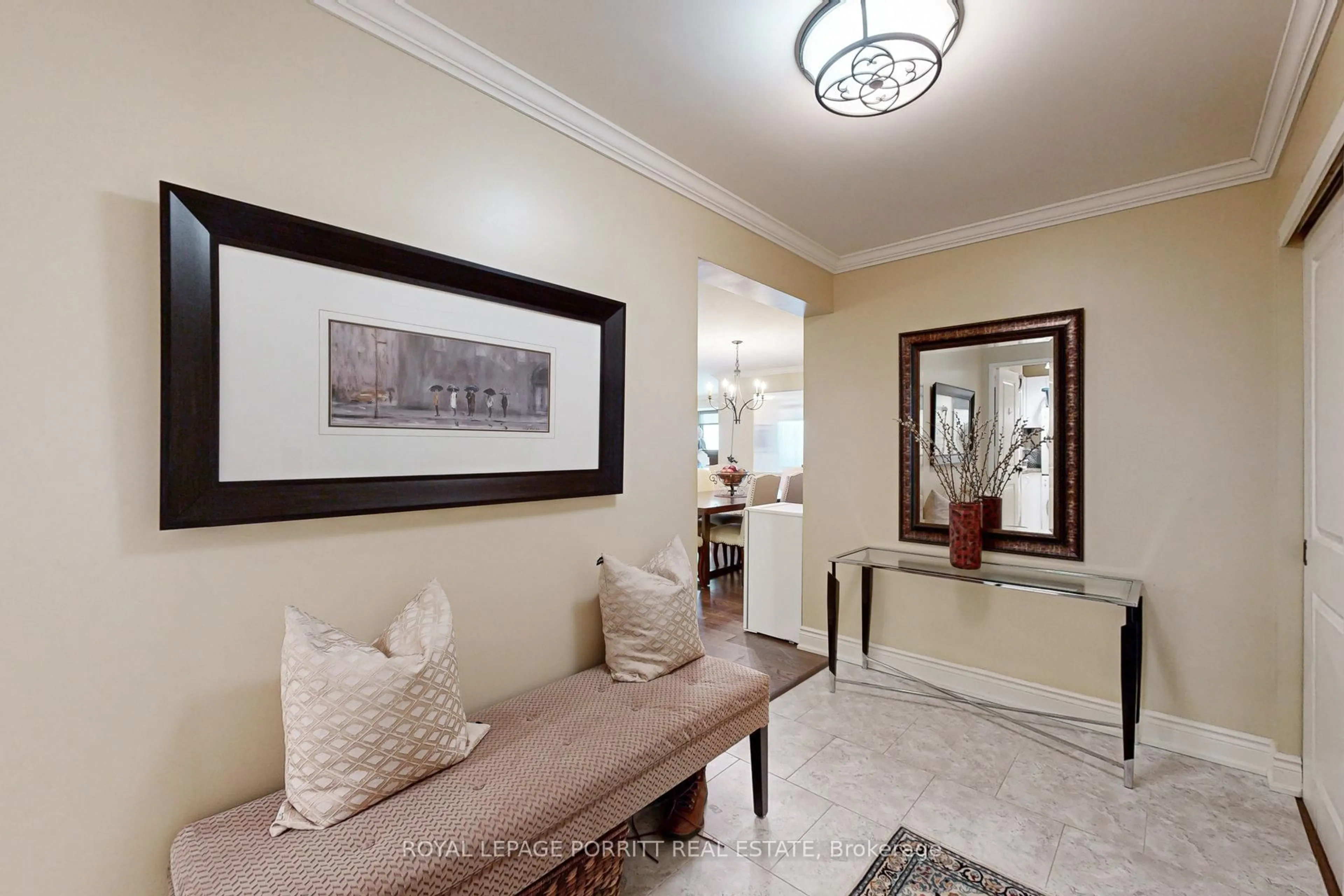 Indoor entryway for 1400 Dixie Rd ##2005, Mississauga Ontario L5E 3E1