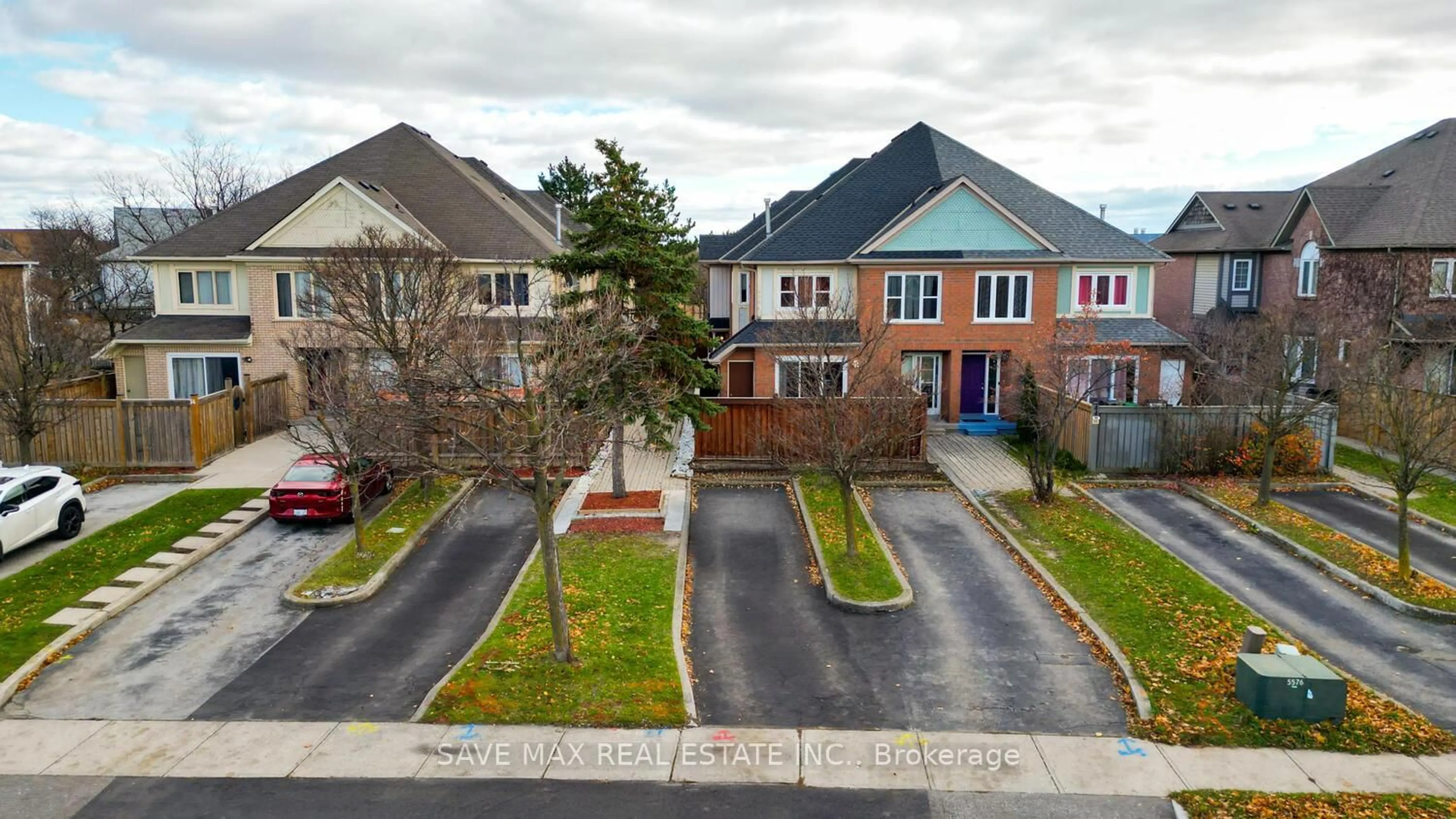 A pic from outside/outdoor area/front of a property/back of a property/a pic from drone, street for 40 Blue Spruce St, Brampton Ontario L6R 1C5