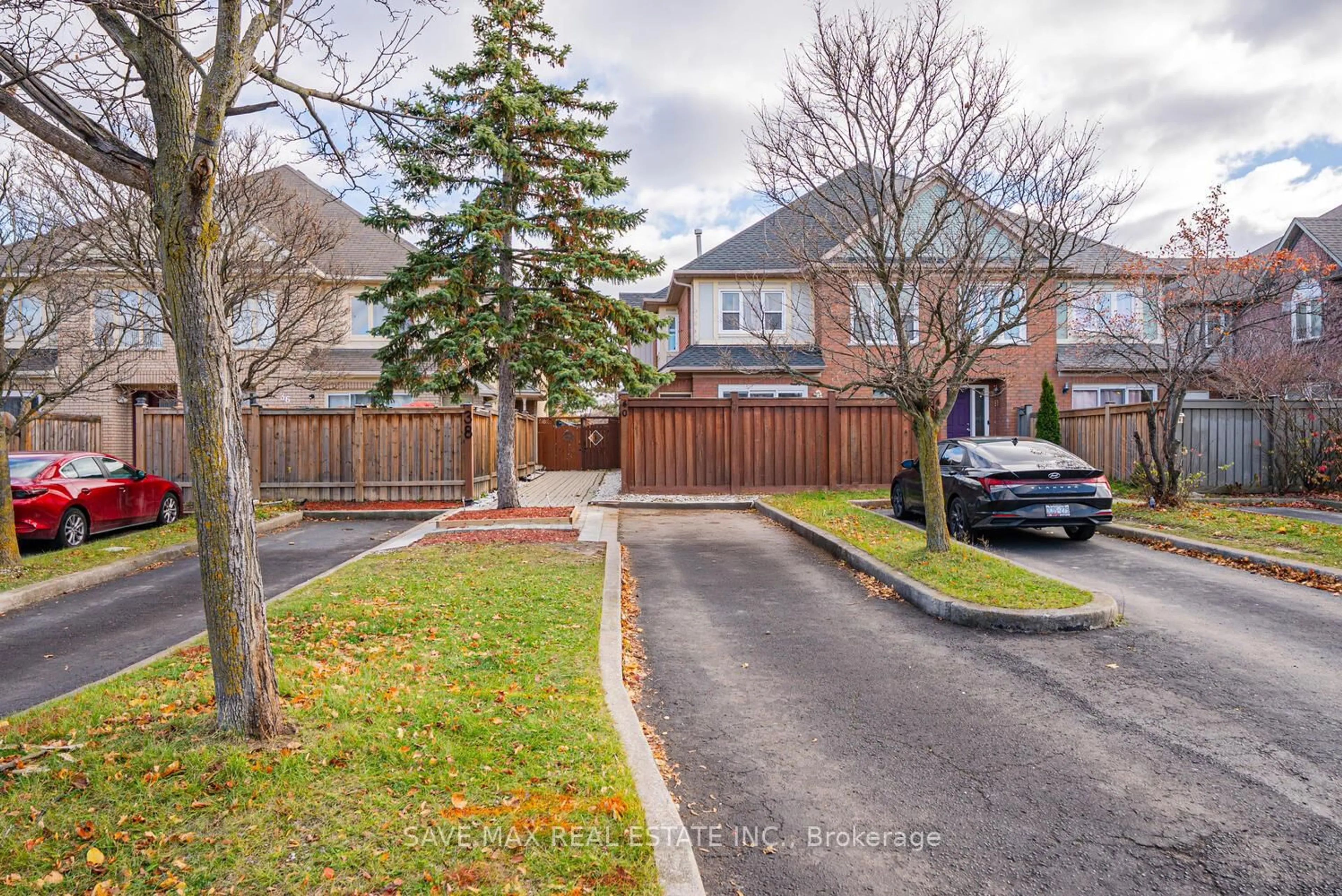 Unknown for 40 Blue Spruce St, Brampton Ontario L6R 1C5