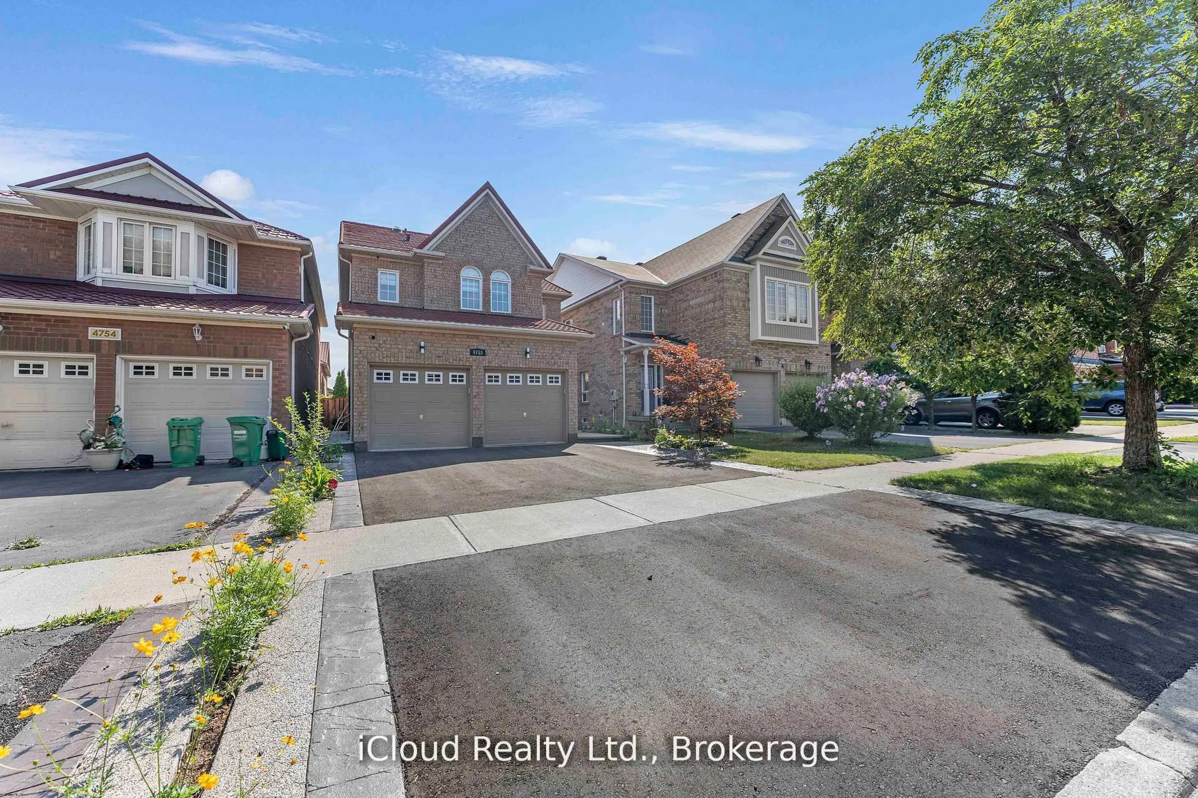 A pic from outside/outdoor area/front of a property/back of a property/a pic from drone, street for 4758 Allegheny Rd, Mississauga Ontario L5R 0A6