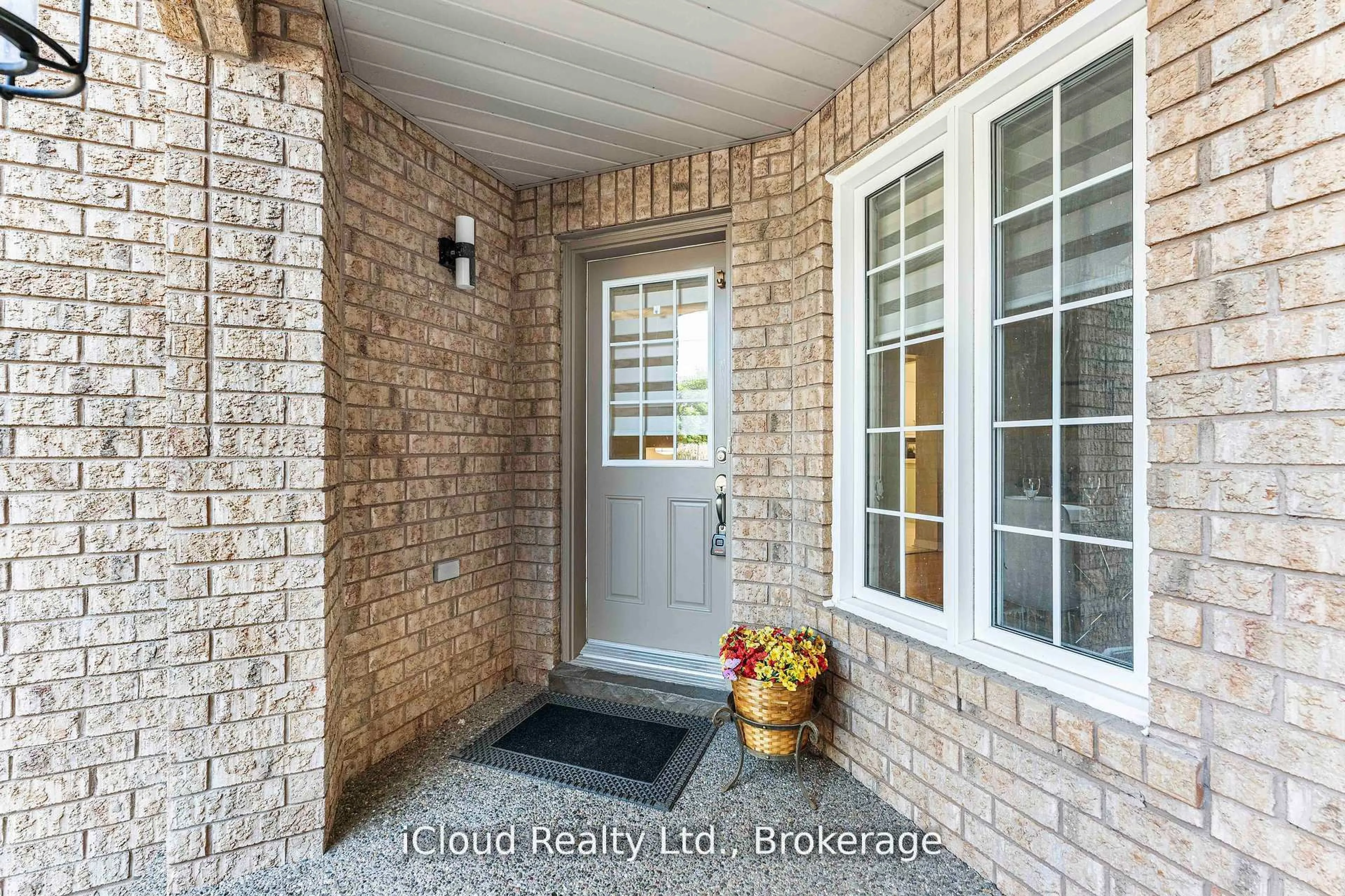 Indoor entryway for 4758 Allegheny Rd, Mississauga Ontario L5R 0A6