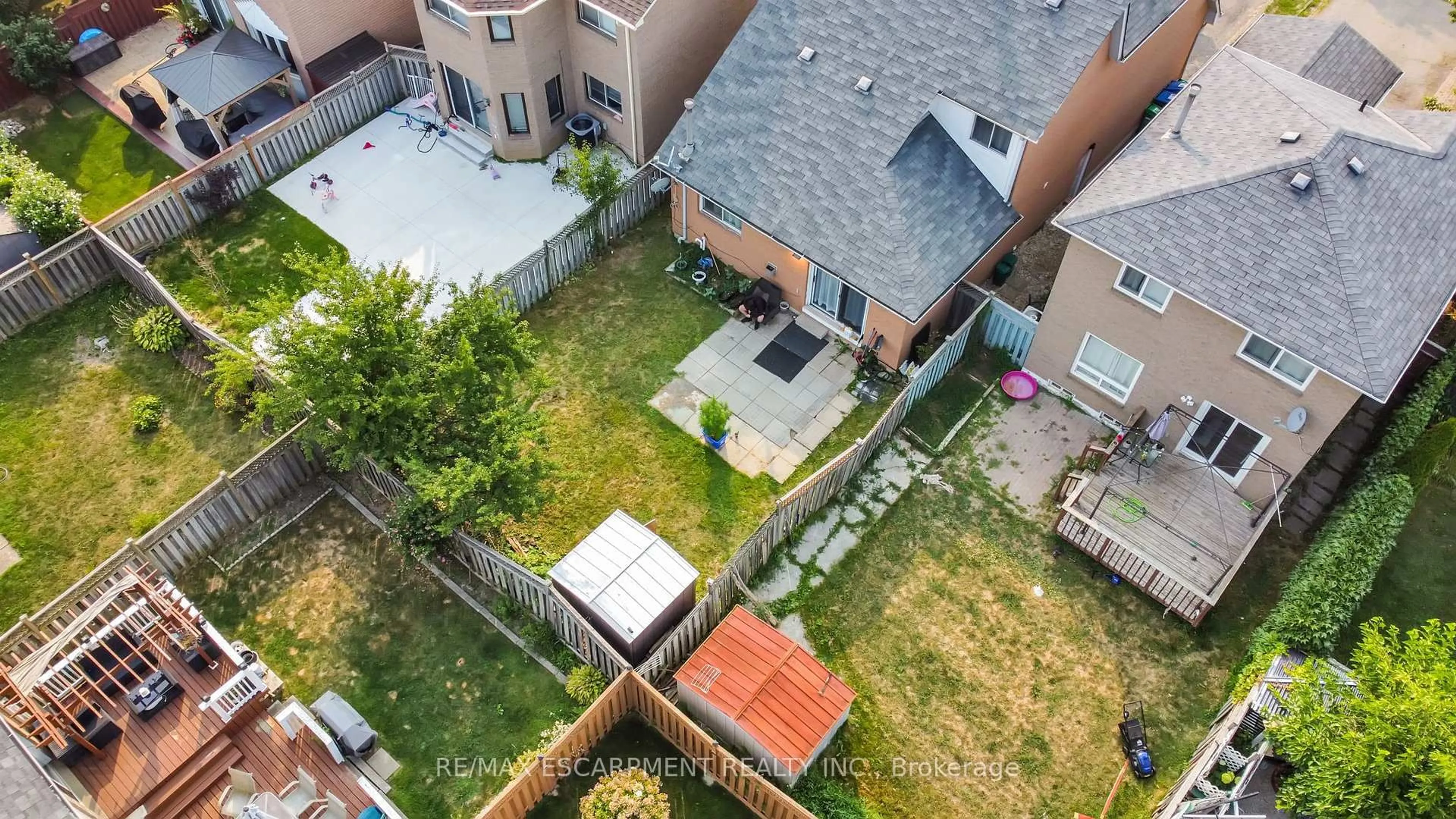 A pic from outside/outdoor area/front of a property/back of a property/a pic from drone, city buildings view from balcony for 1157 Charminster Cres, Mississauga Ontario L5V 1P9