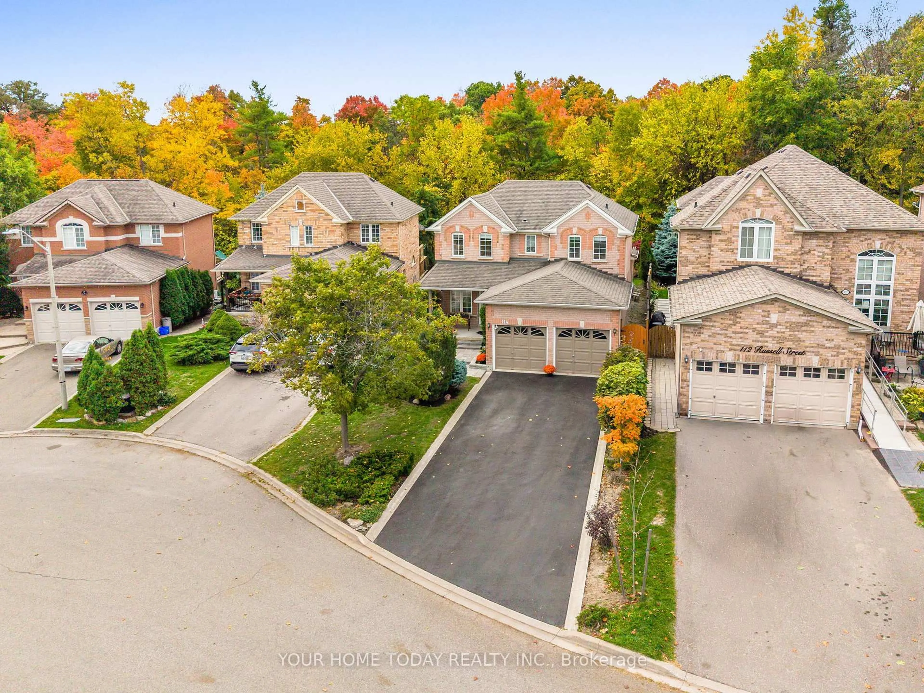 A pic from outside/outdoor area/front of a property/back of a property/a pic from drone, street for 114 Russell St, Halton Hills Ontario L7G 5Z1