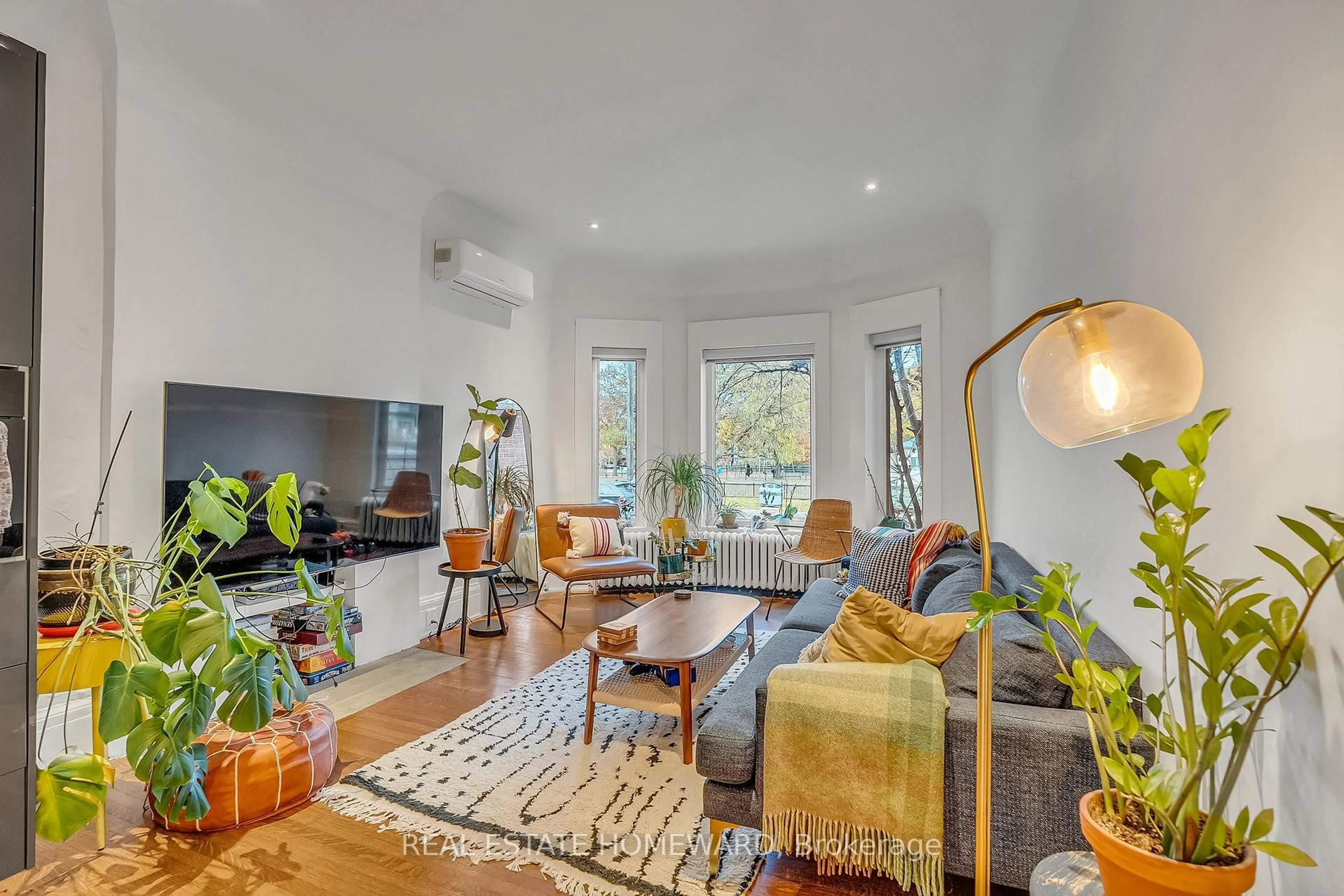 Living room with furniture, unknown for 272 Keele St, Toronto Ontario M6P 2K4