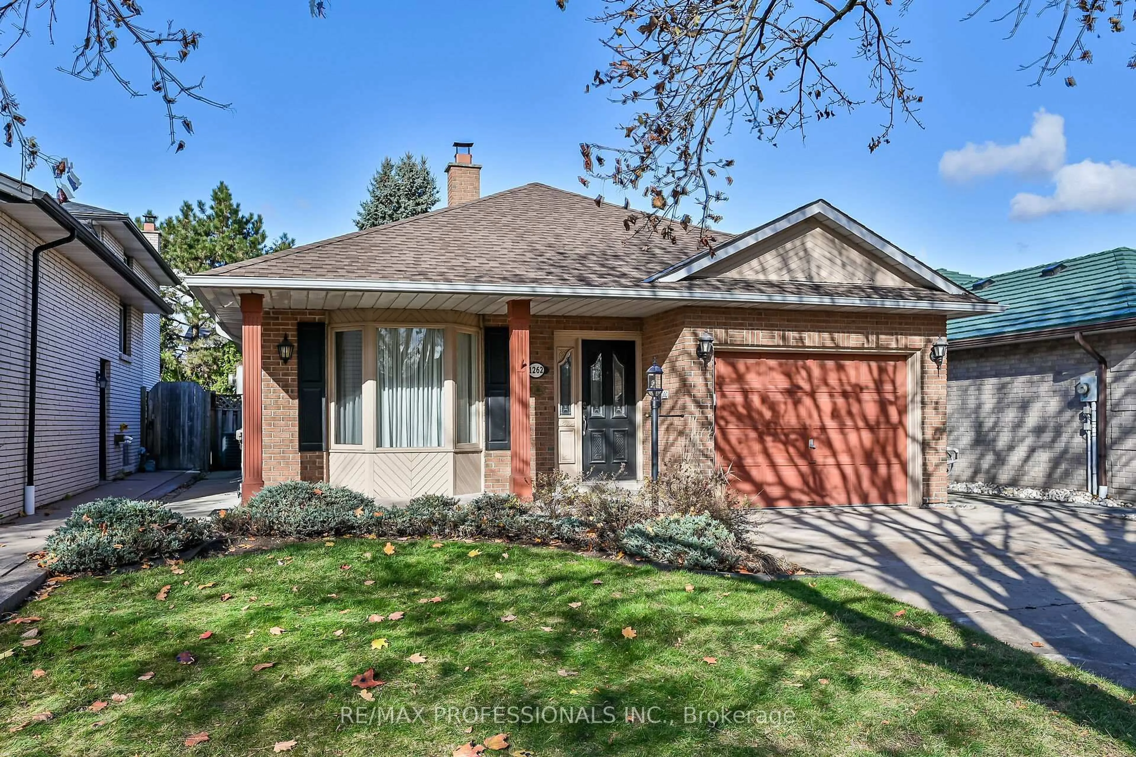 Home with brick exterior material, street for 1262 Nathaniel Cres, Burlington Ontario L7S 2B1