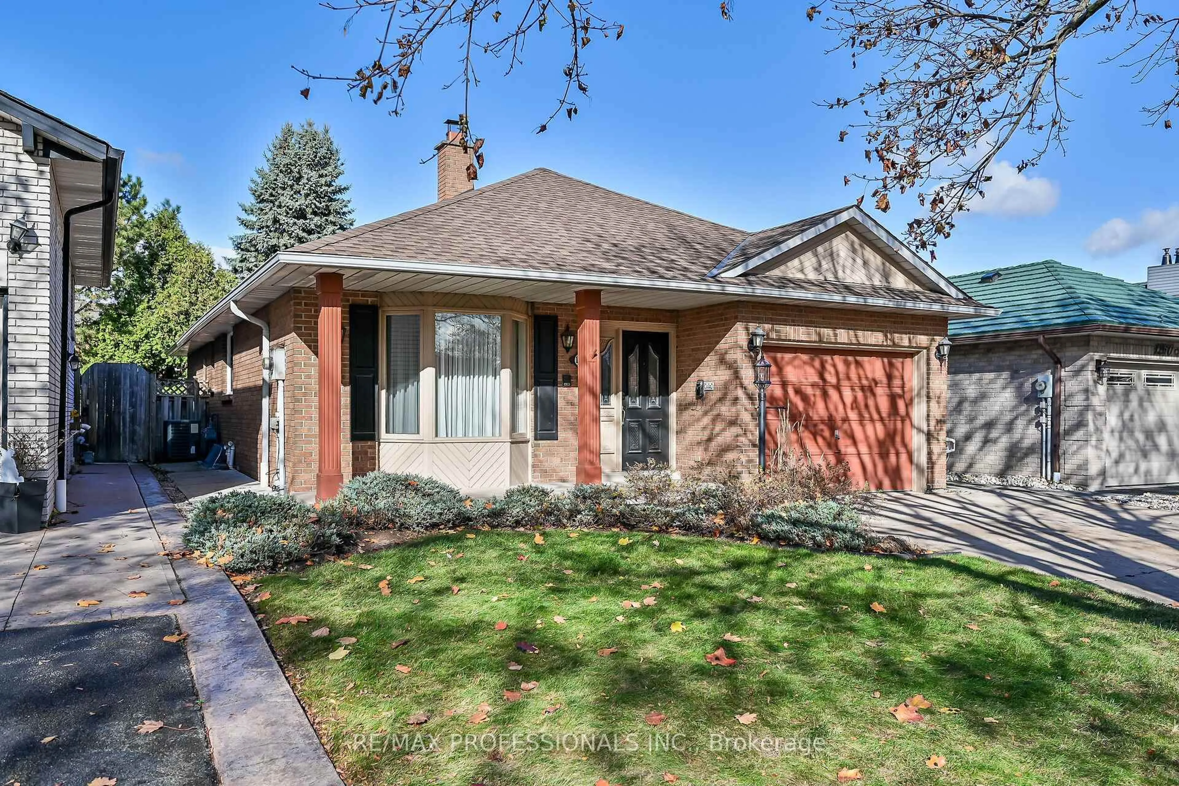 Home with brick exterior material, street for 1262 Nathaniel Cres, Burlington Ontario L7S 2B1