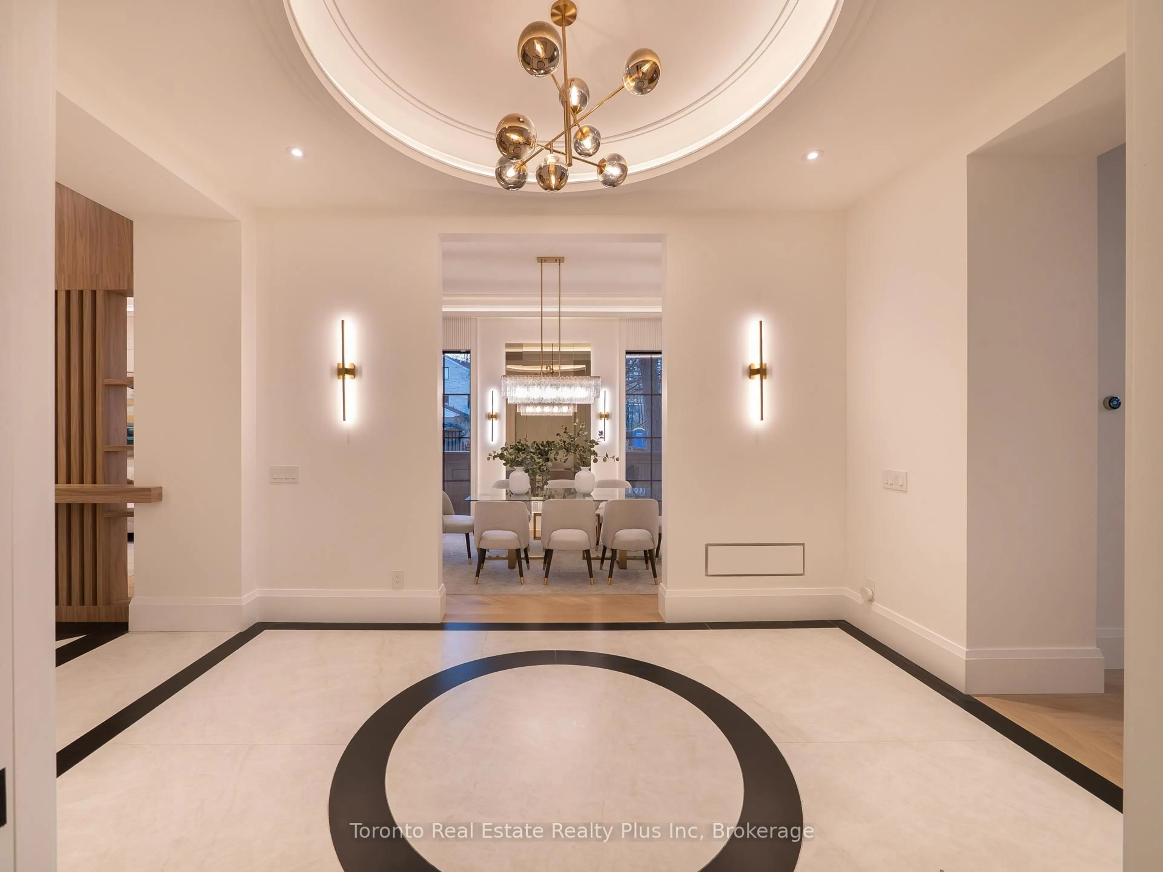 Indoor foyer for 1160 MONA Rd, Mississauga Ontario L5G 2Z7