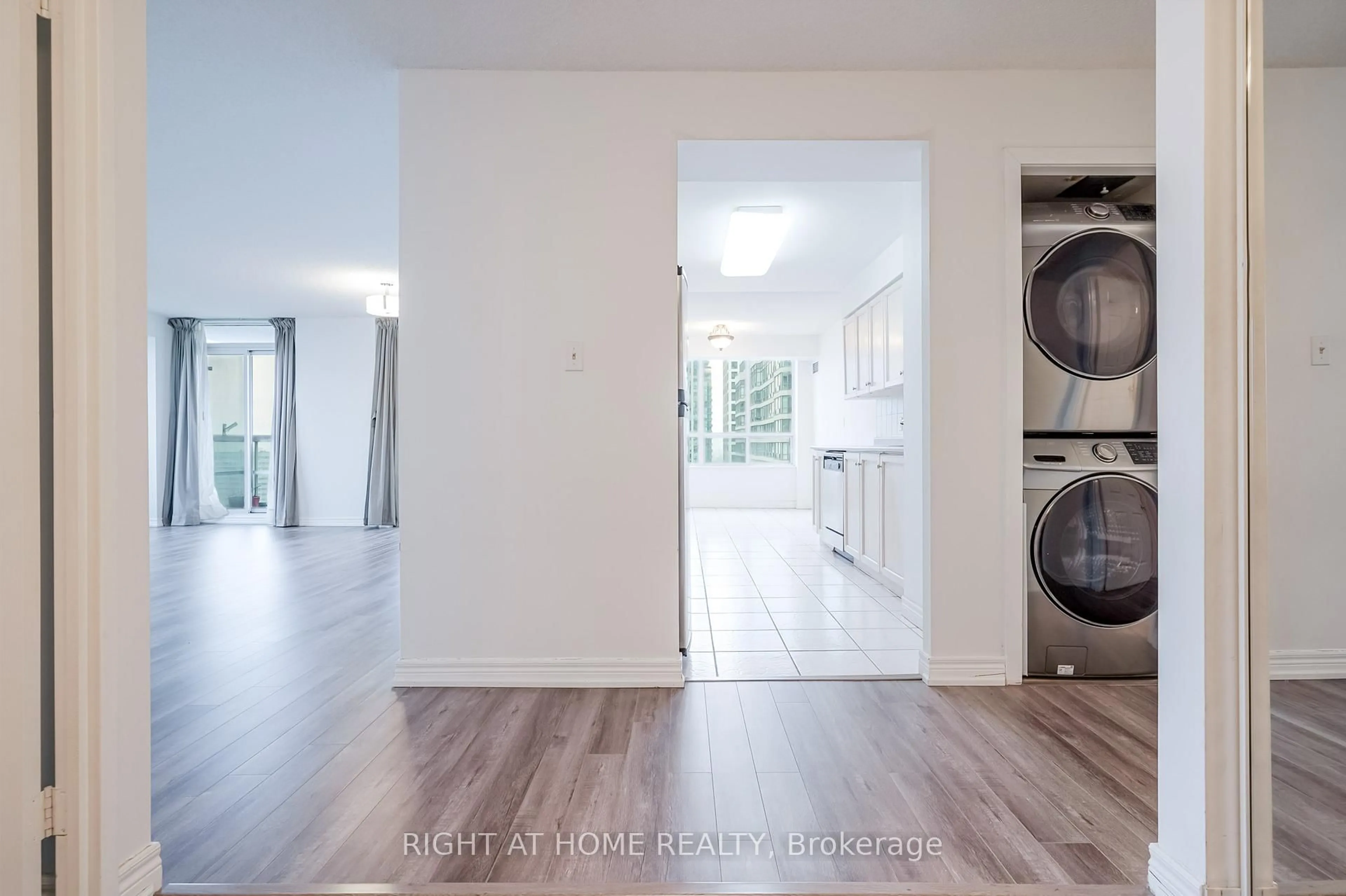 Unknown for 156 Enfield Pl #2205, Mississauga Ontario L5B 4L8