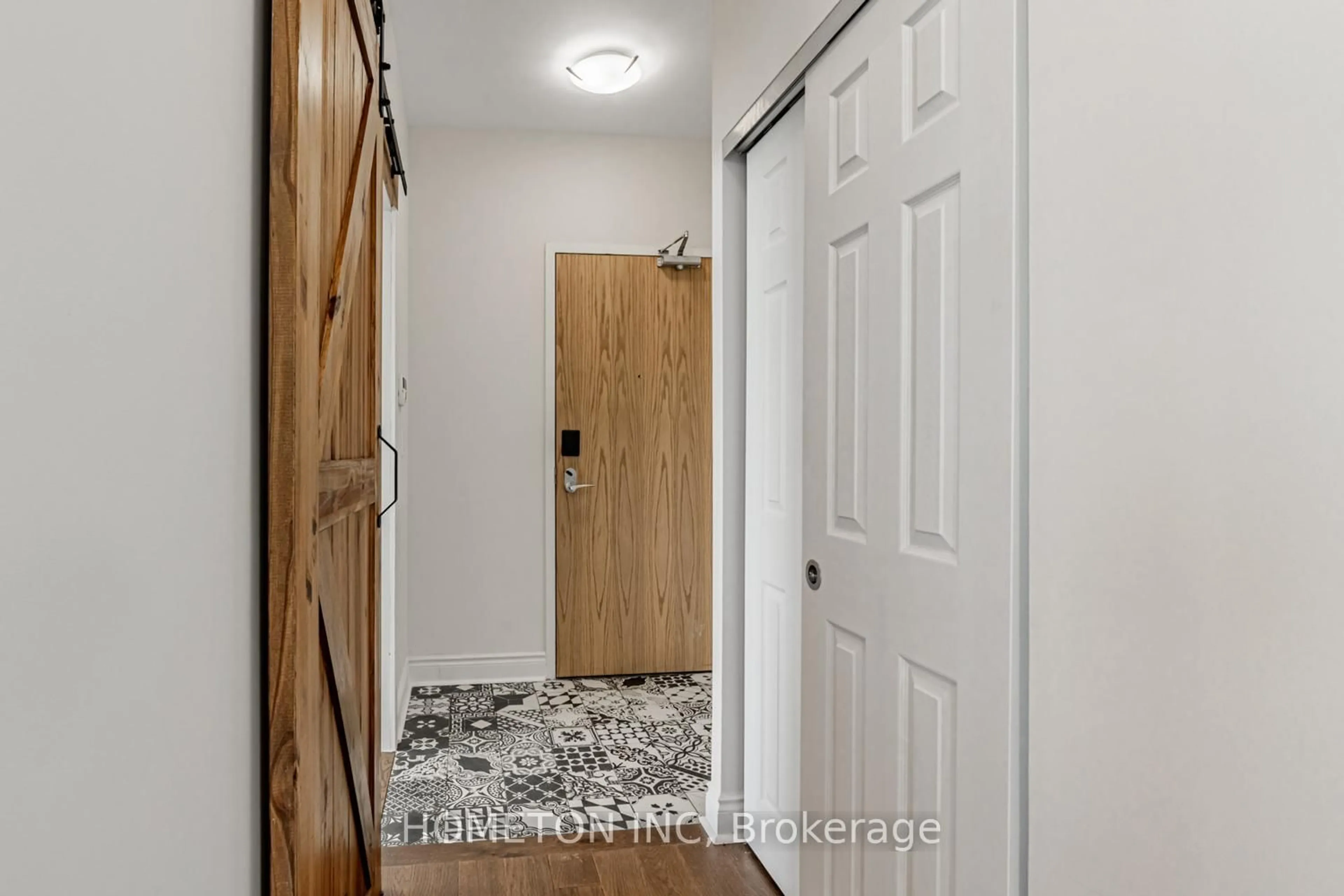 Indoor entryway for 1910 Lake Shore Blvd #PH07, Toronto Ontario M6S 1A2