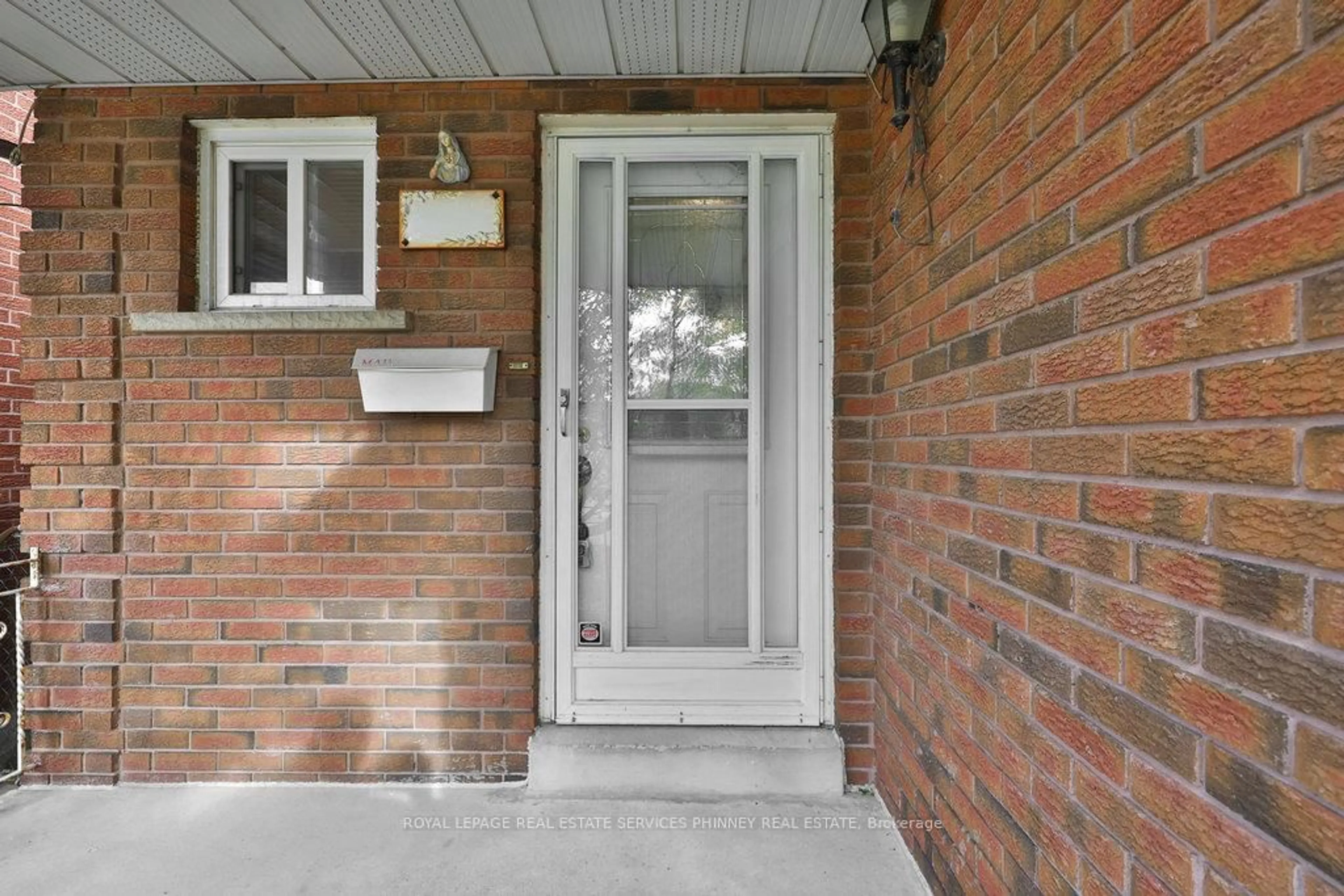 Indoor entryway for 4269 Poltava Cres, Mississauga Ontario L4W 3B9