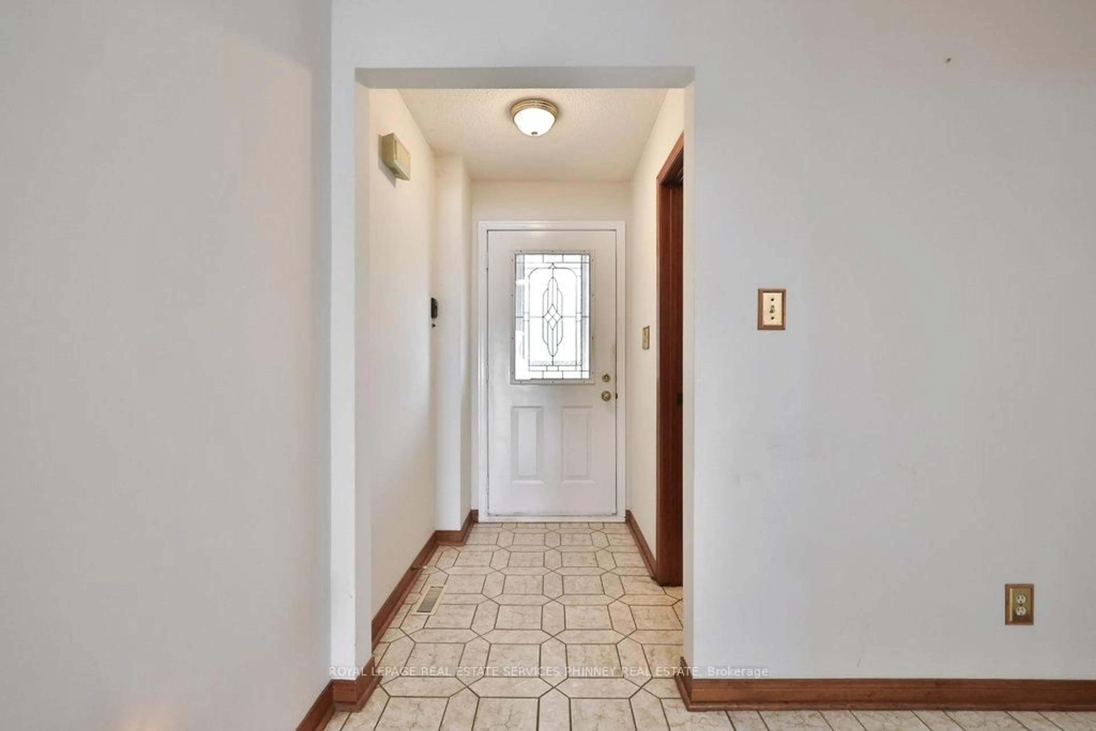 Indoor entryway for 4269 Poltava Cres, Mississauga Ontario L4W 3B9