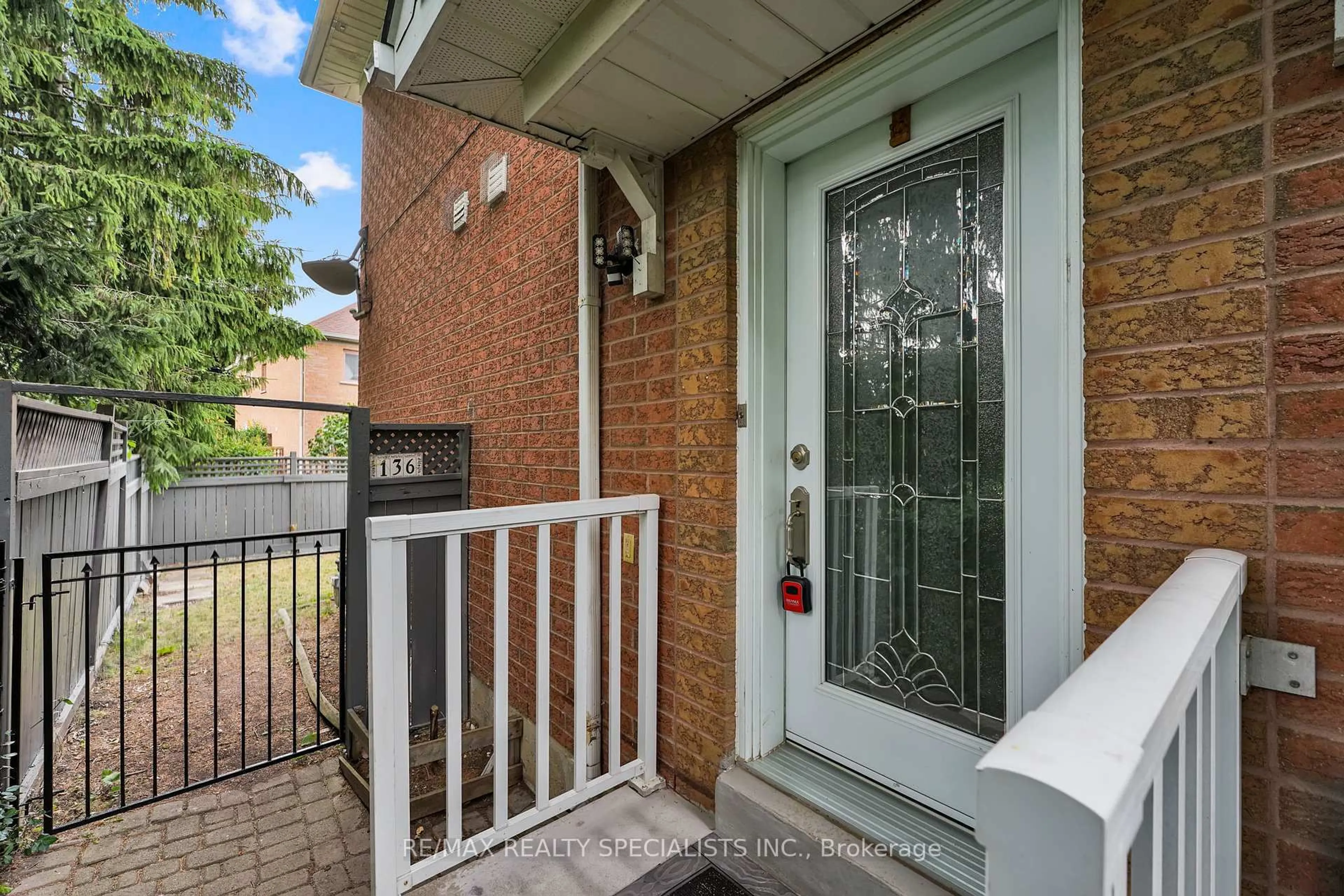 Indoor entryway for 136 Clover Bloom Rd, Brampton Ontario L6R 1S6