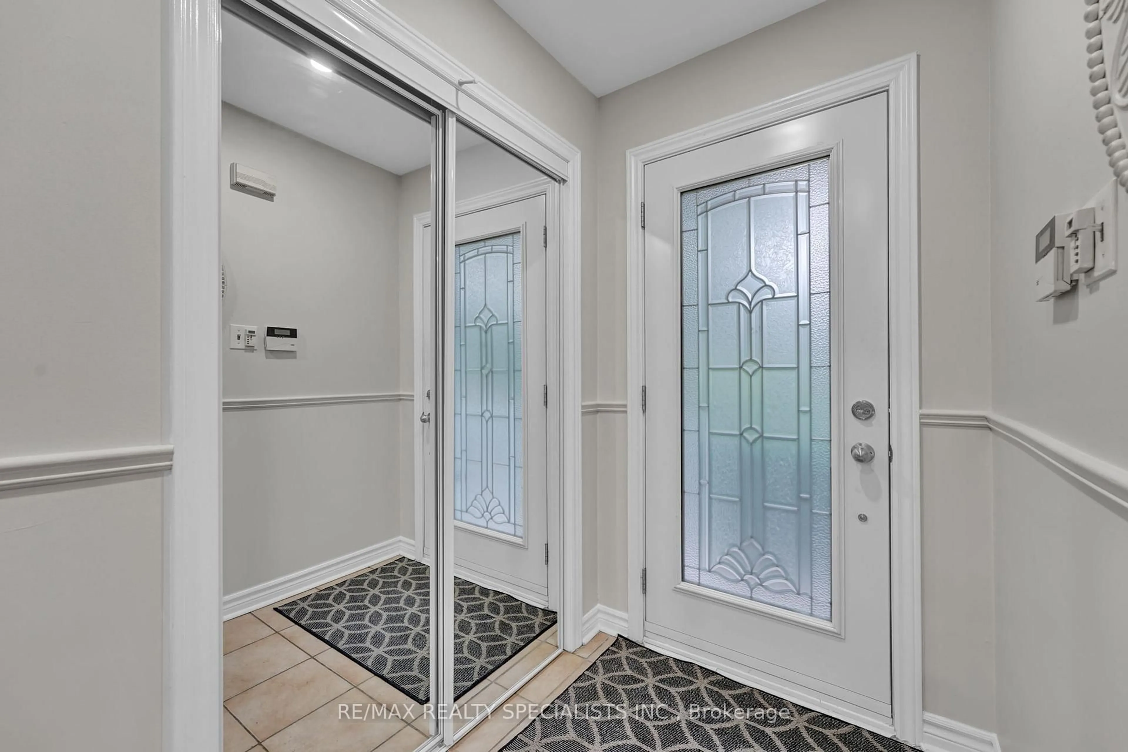 Indoor entryway for 136 Clover Bloom Rd, Brampton Ontario L6R 1S6