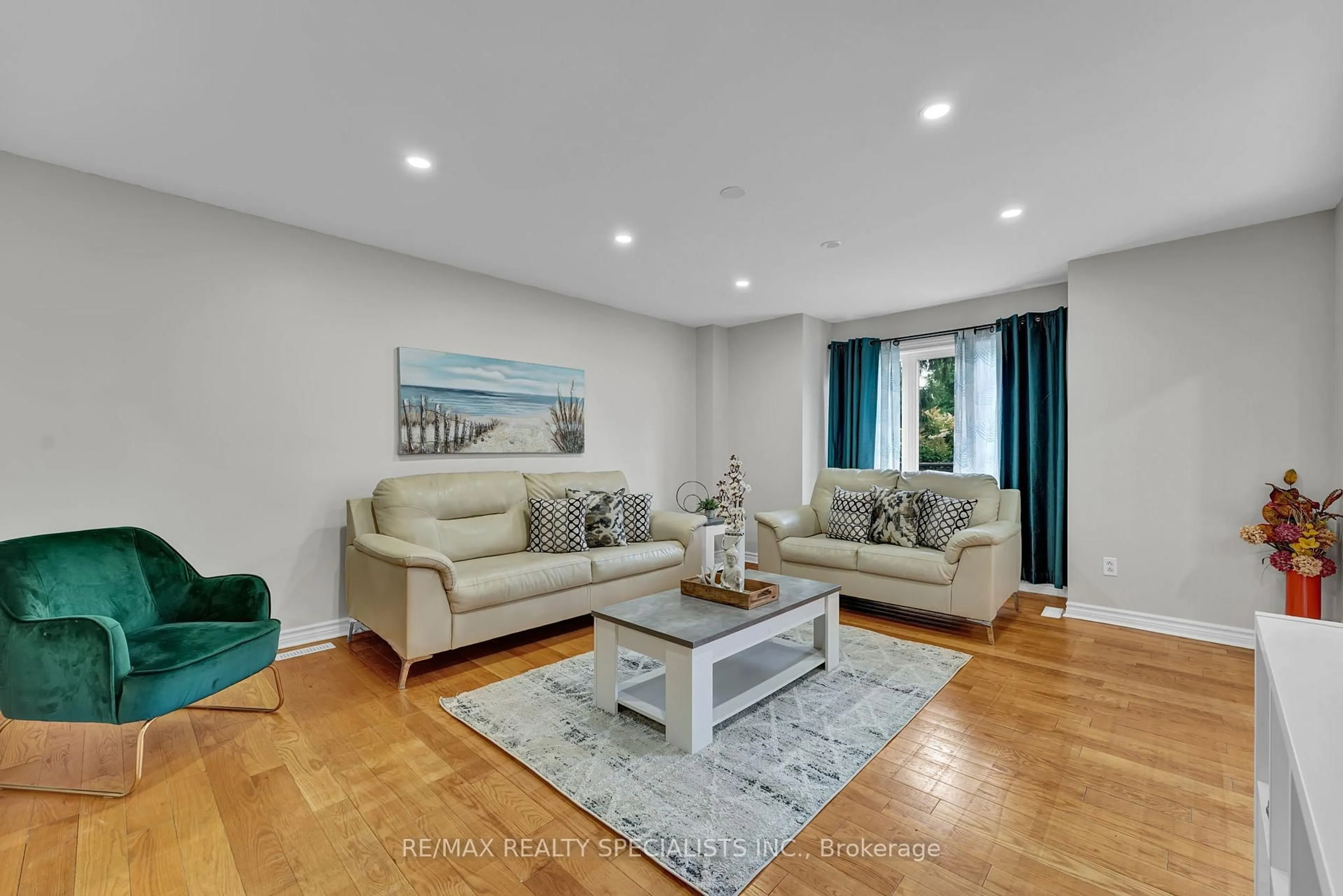 Living room with furniture, unknown for 136 Clover Bloom Rd, Brampton Ontario L6R 1S6