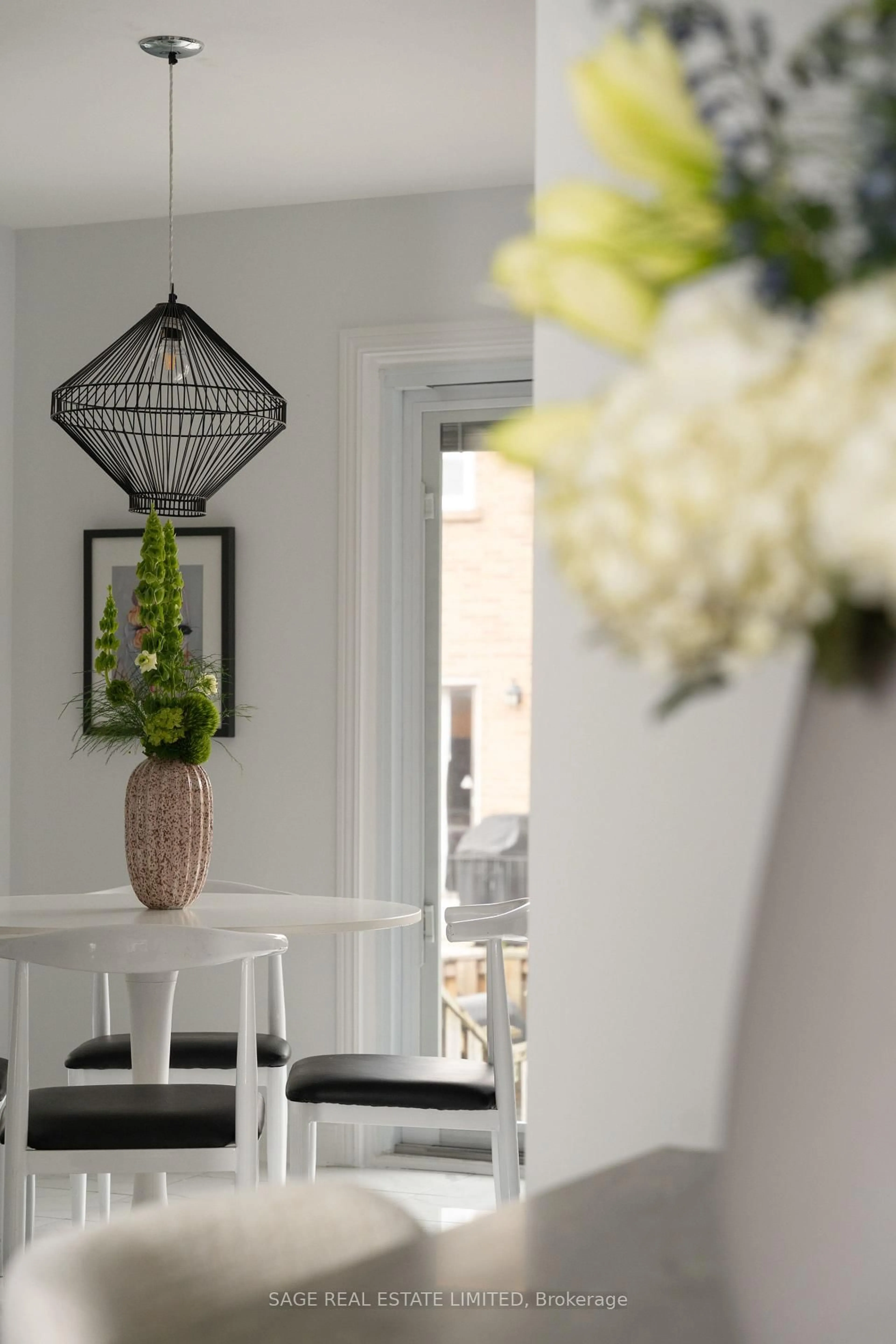 Indoor entryway for 124 Lightbourn Ave, Toronto Ontario M6H 4G6