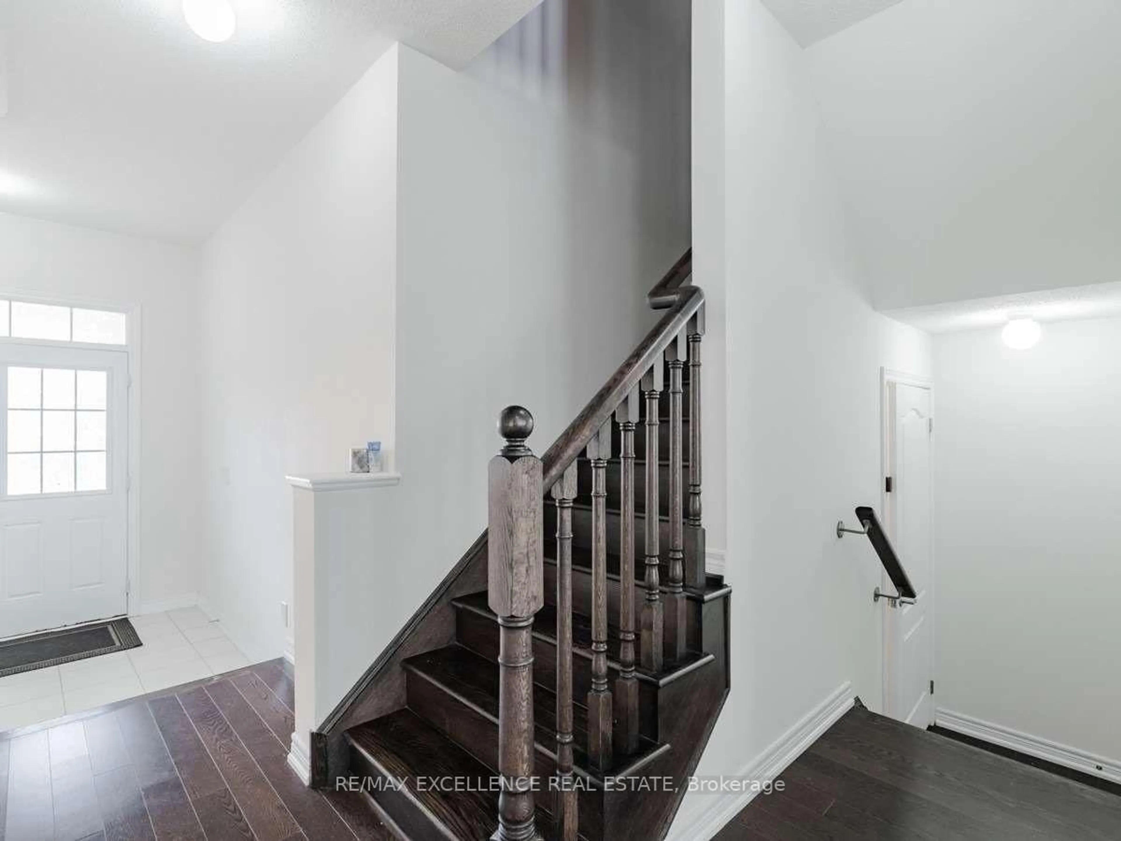 Stairs for 38 Davenfield Circ, Brampton Ontario L6P 4M2