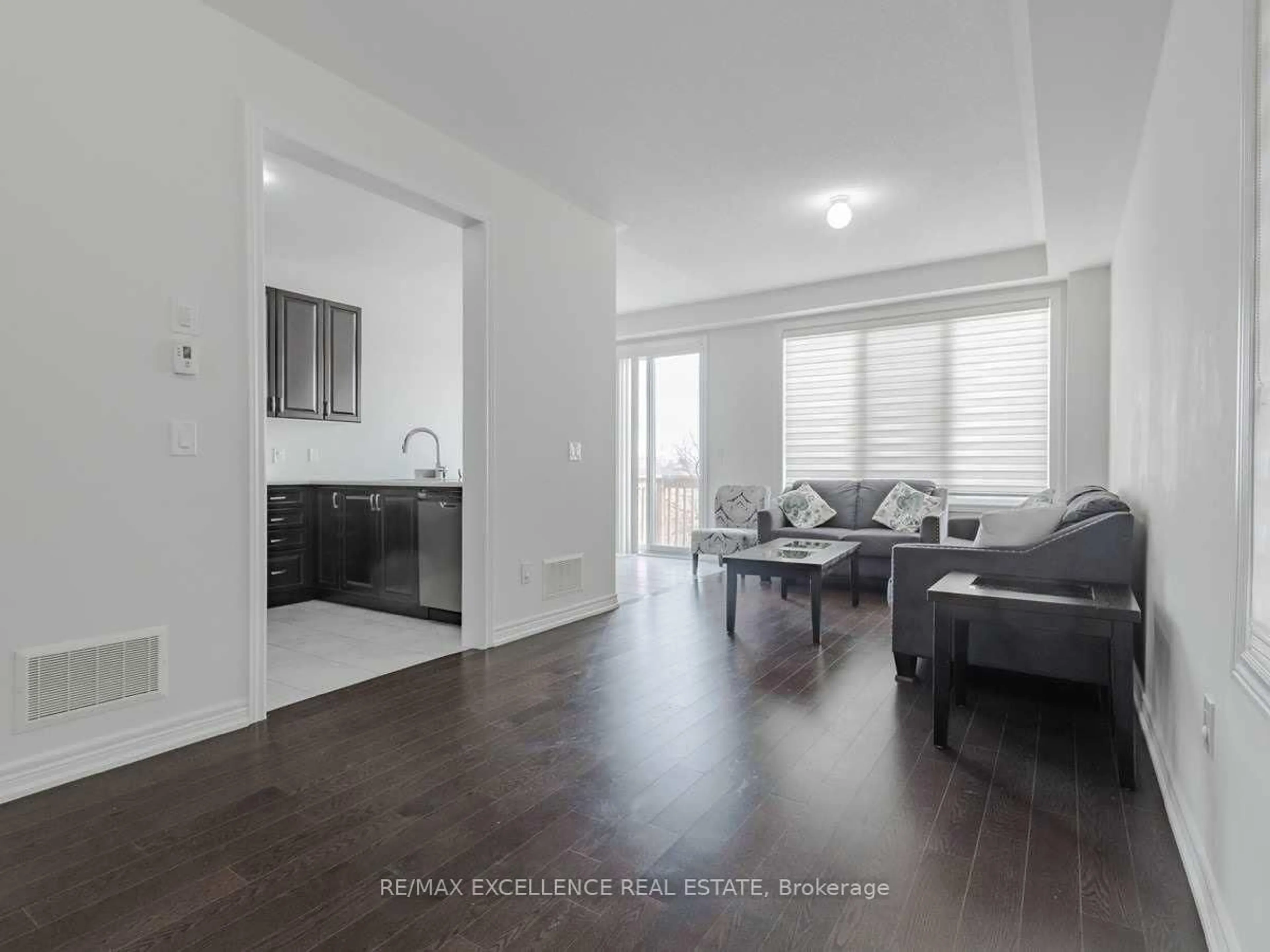 Living room with furniture, unknown for 38 Davenfield Circ, Brampton Ontario L6P 4M2