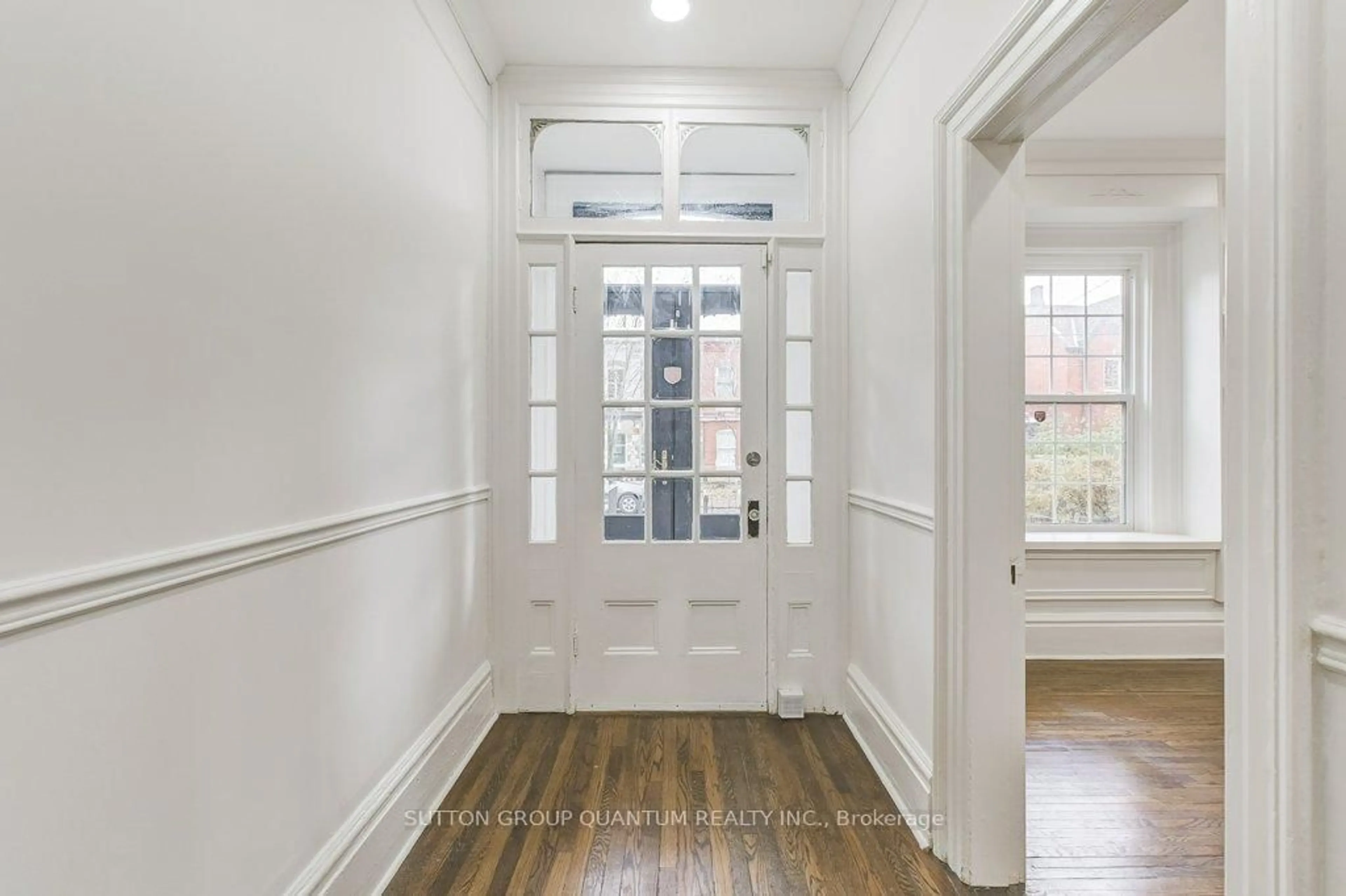 Indoor entryway for 60 Gwynne Ave, Toronto Ontario M6K 2C4