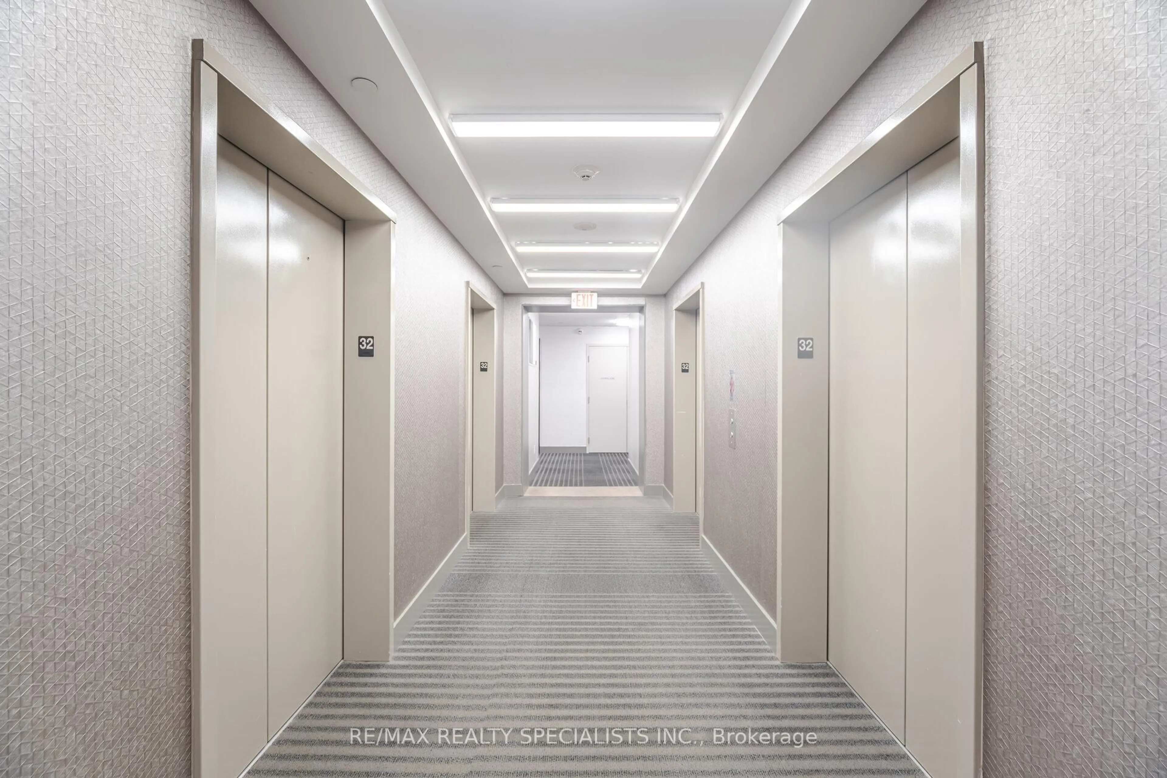 Indoor foyer for 510 Curran Pl #3206, Mississauga Ontario L5B 0J8