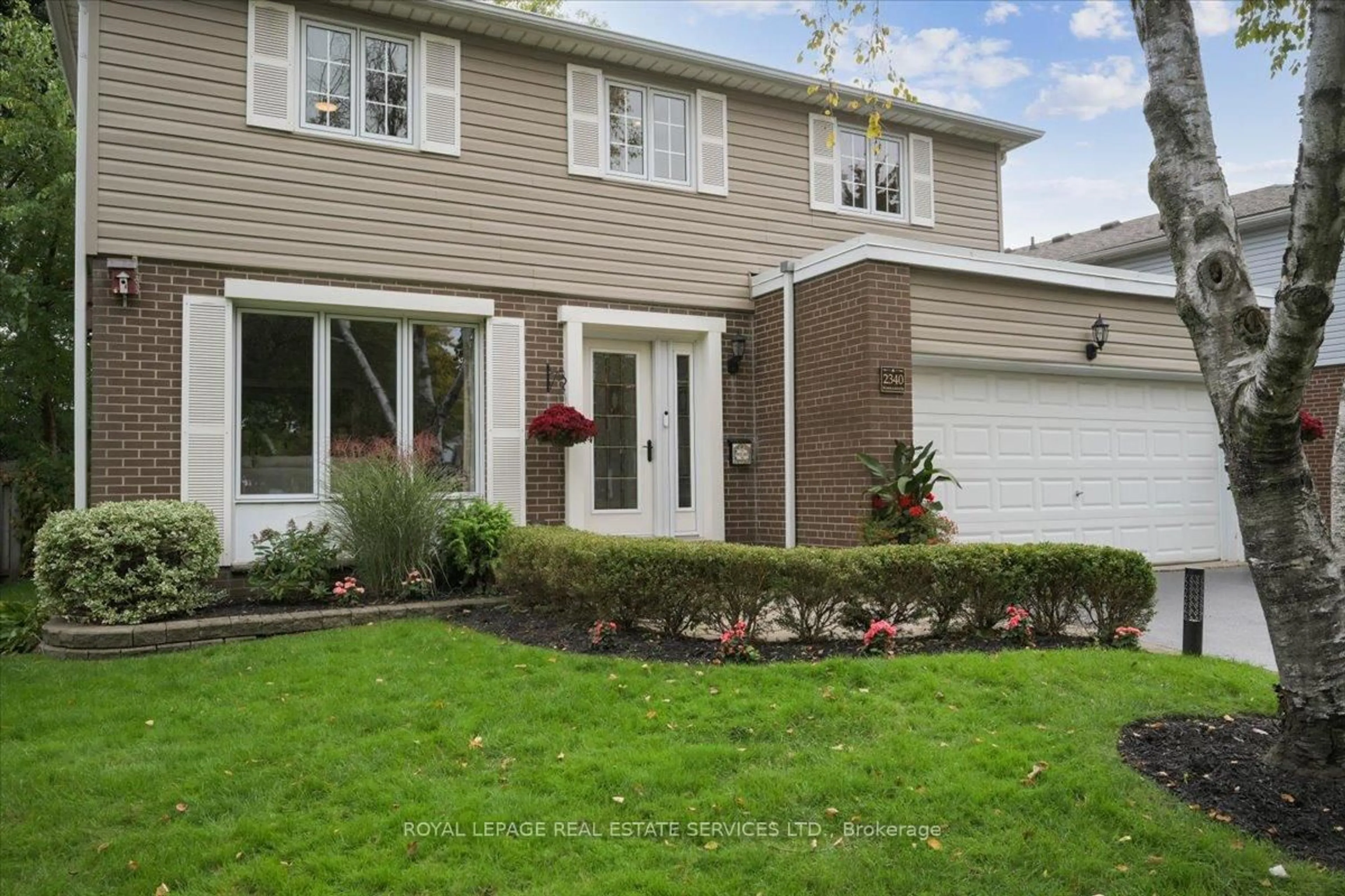 Home with vinyl exterior material, street for 2340 Homelands Dr, Mississauga Ontario L5K 1G6
