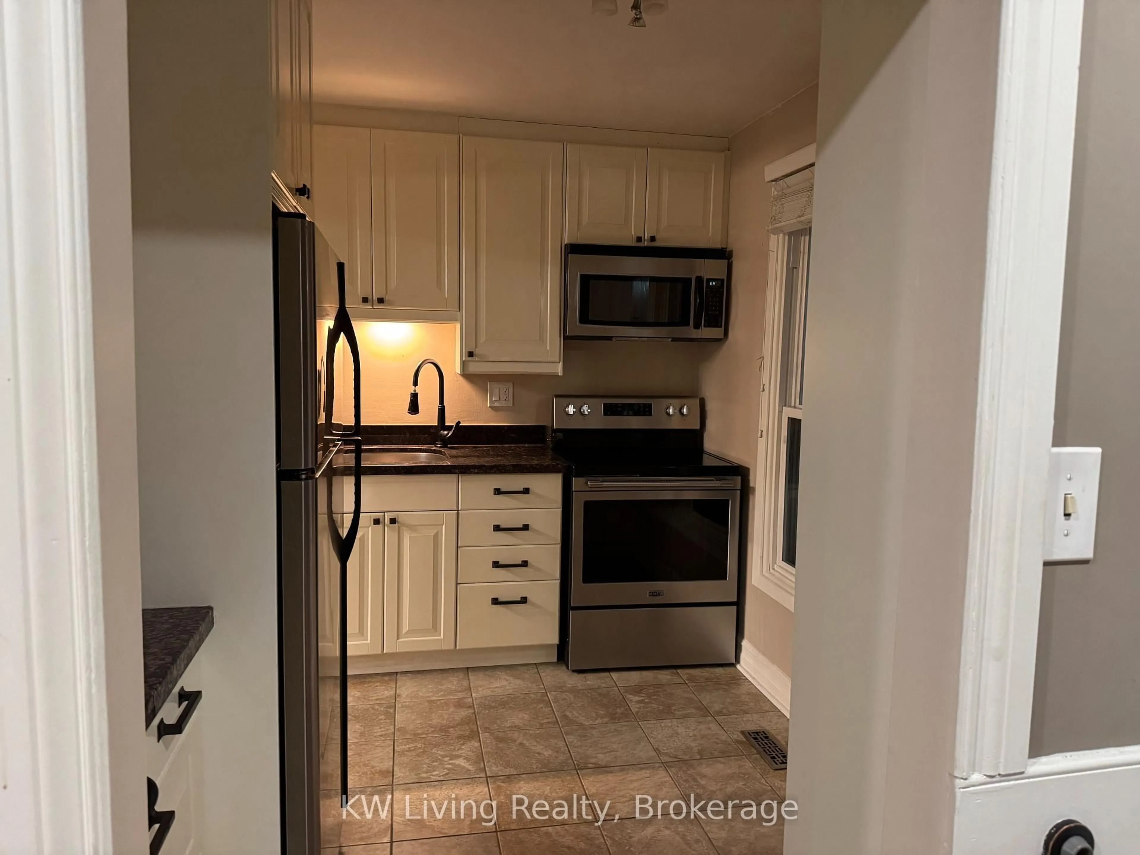 Standard kitchen, unknown for 6650 Falconer Dr #107, Mississauga Ontario L5N 1B5