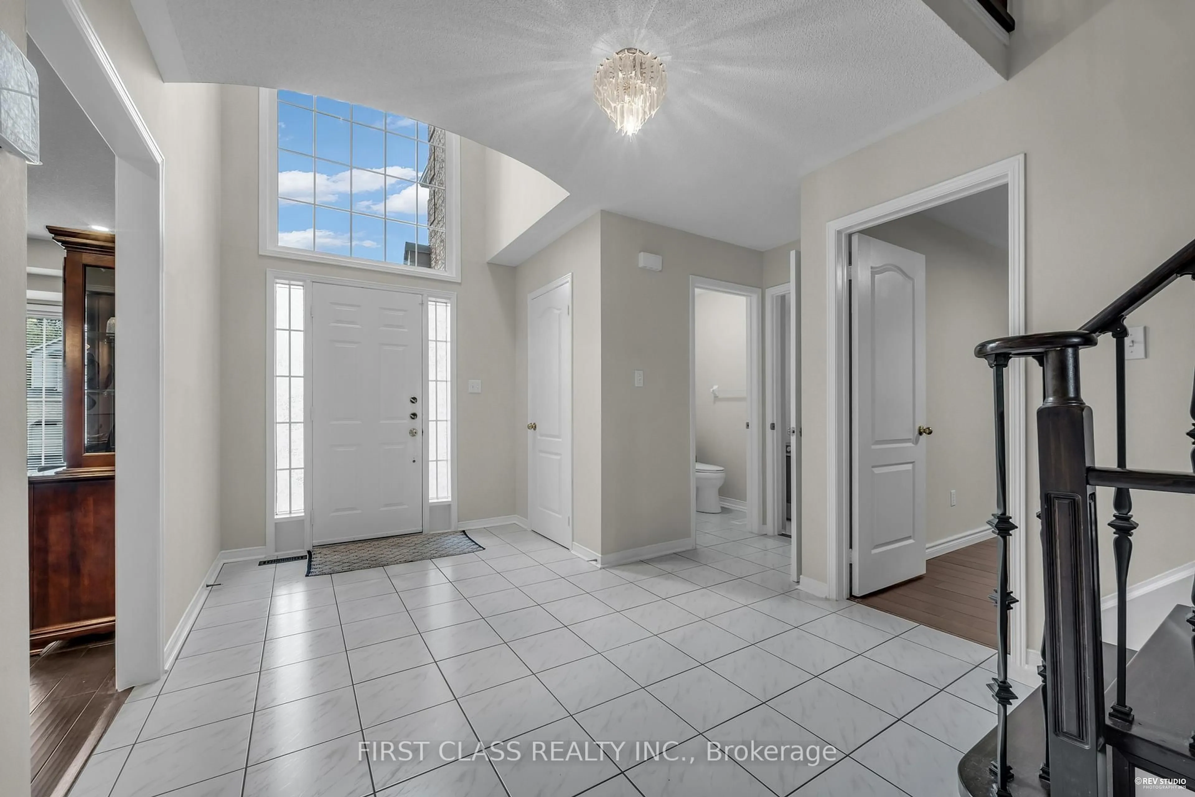 Indoor entryway for 2893 Peacock Dr, Mississauga Ontario L5M 5S2