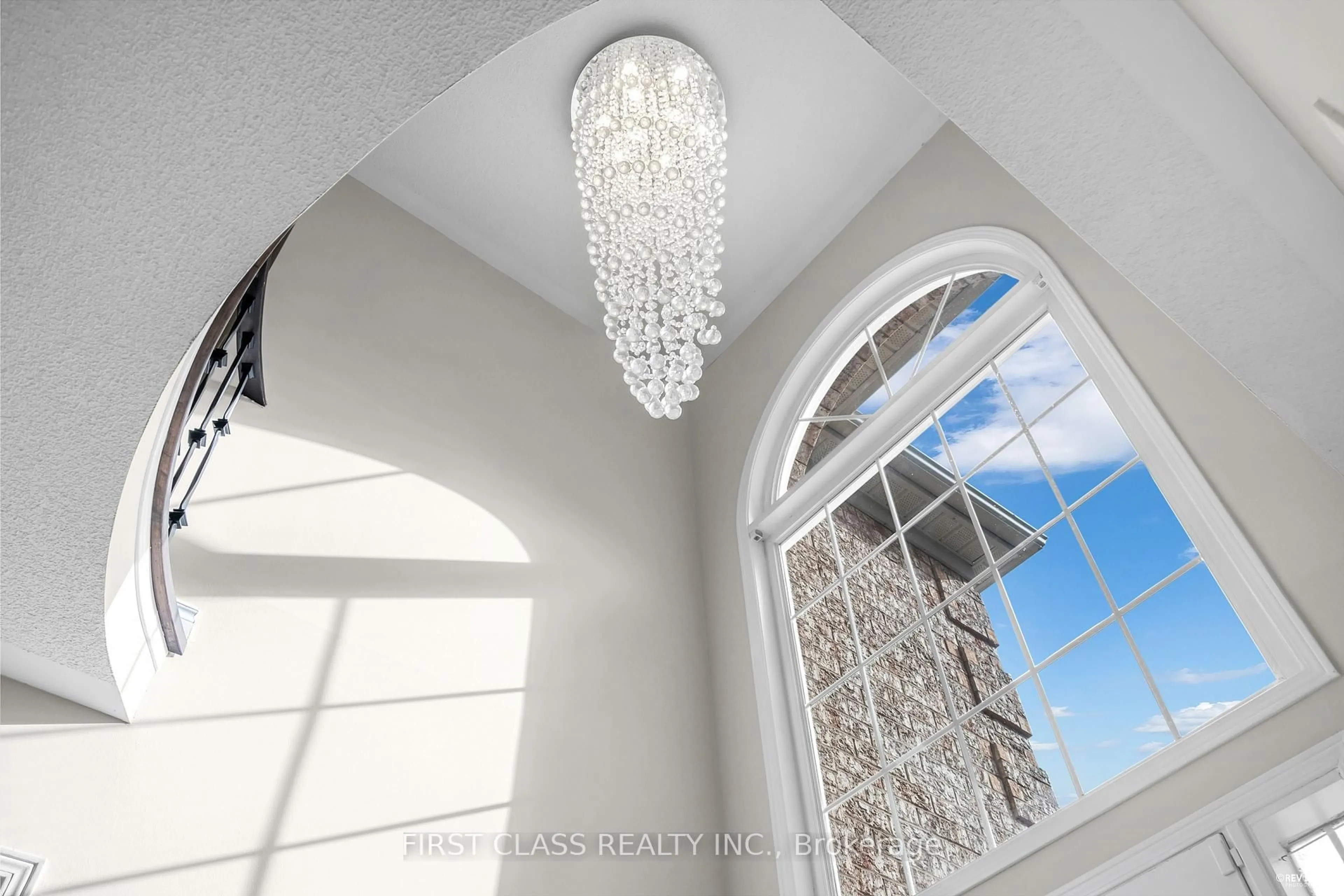 Indoor entryway for 2893 Peacock Dr, Mississauga Ontario L5M 5S2