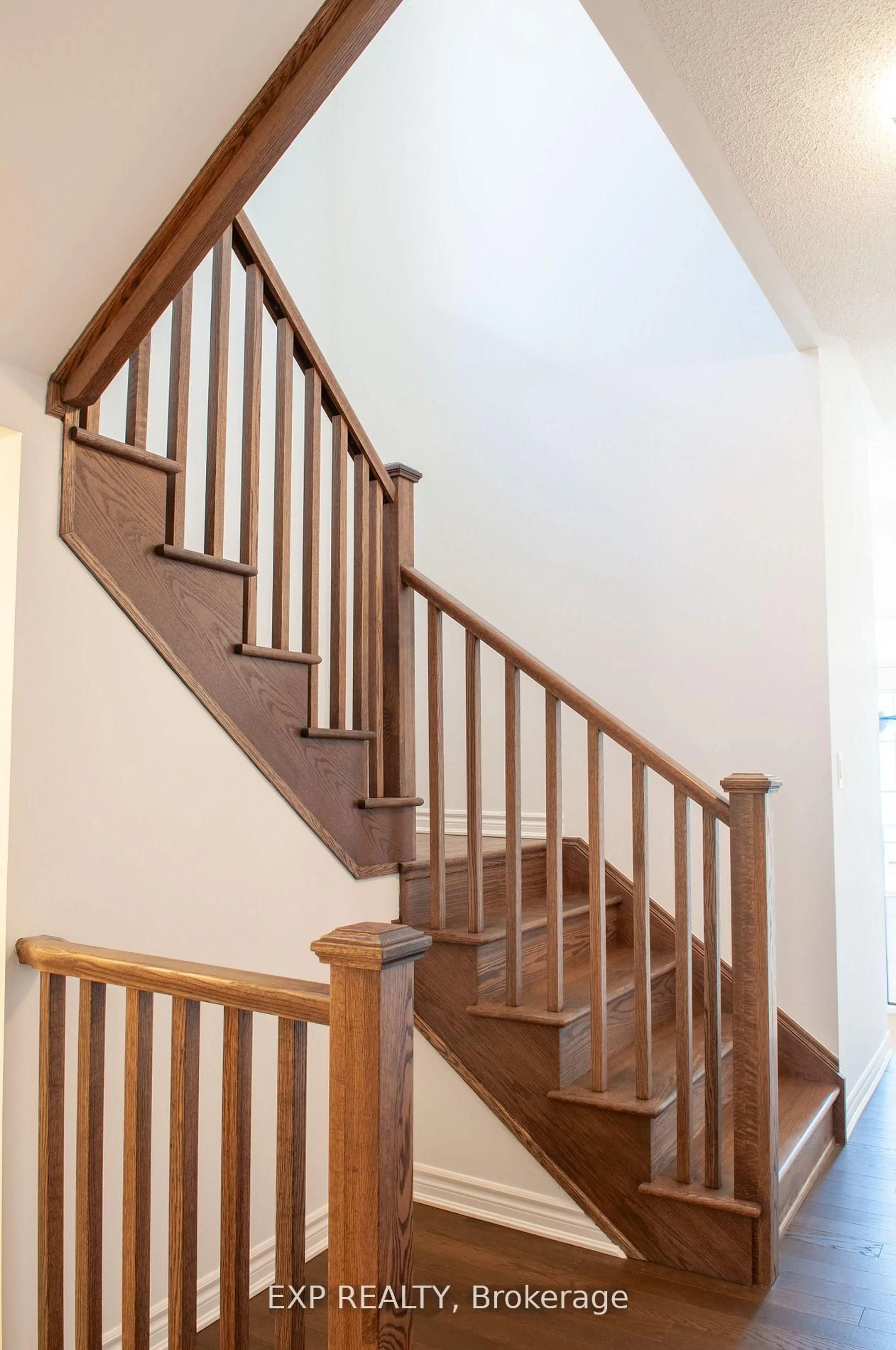 Stairs for 1246 Muskoka Hts, Milton Ontario L9E 1Y6