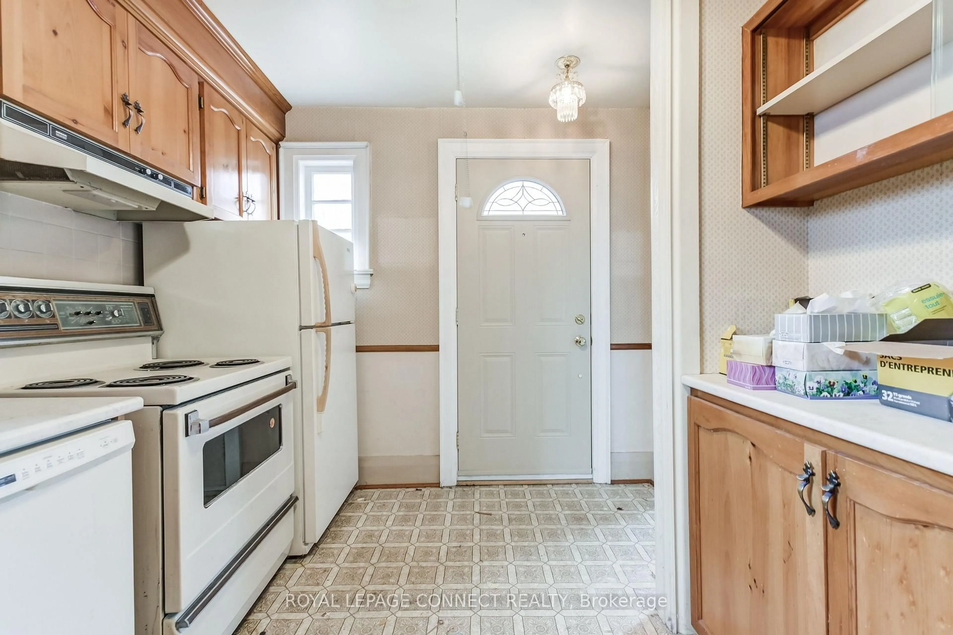 Standard kitchen, ceramic/tile floor for 1171 Islington Ave, Toronto Ontario M8Z 4S8