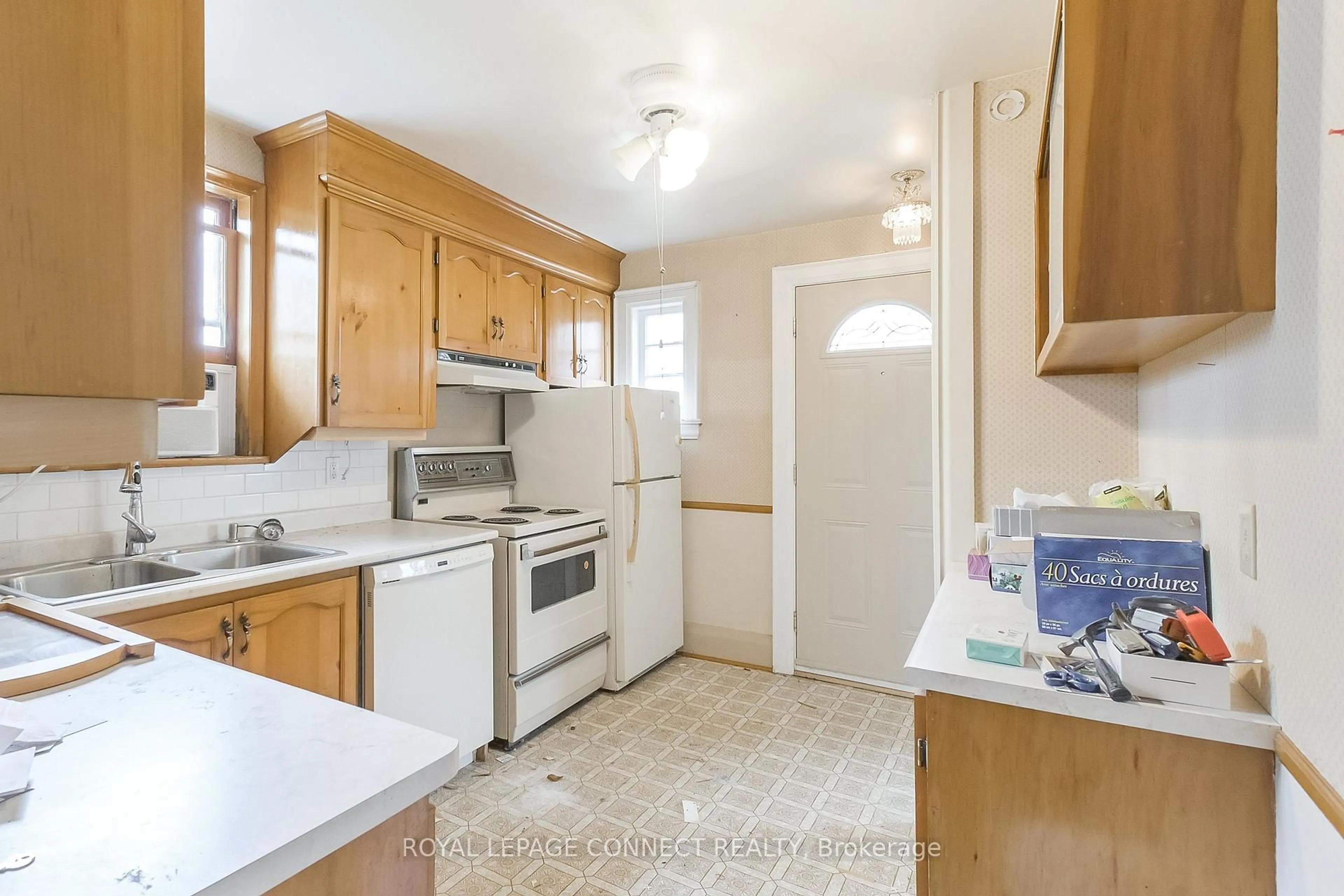 Standard kitchen, ceramic/tile floor for 1171 Islington Ave, Toronto Ontario M8Z 4S8