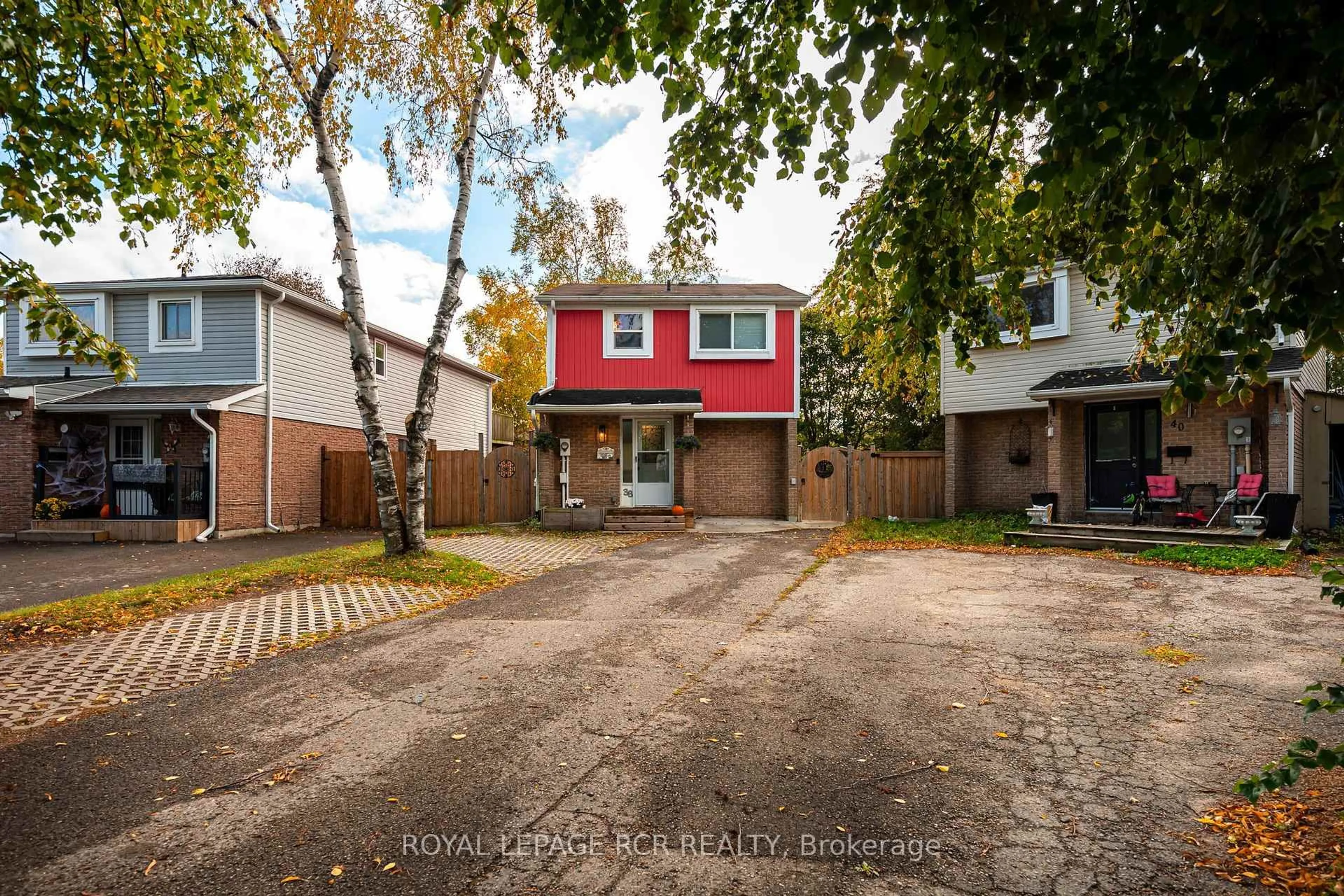 A pic from outside/outdoor area/front of a property/back of a property/a pic from drone, street for 38 Karen Crt, Orangeville Ontario L9W 3S3