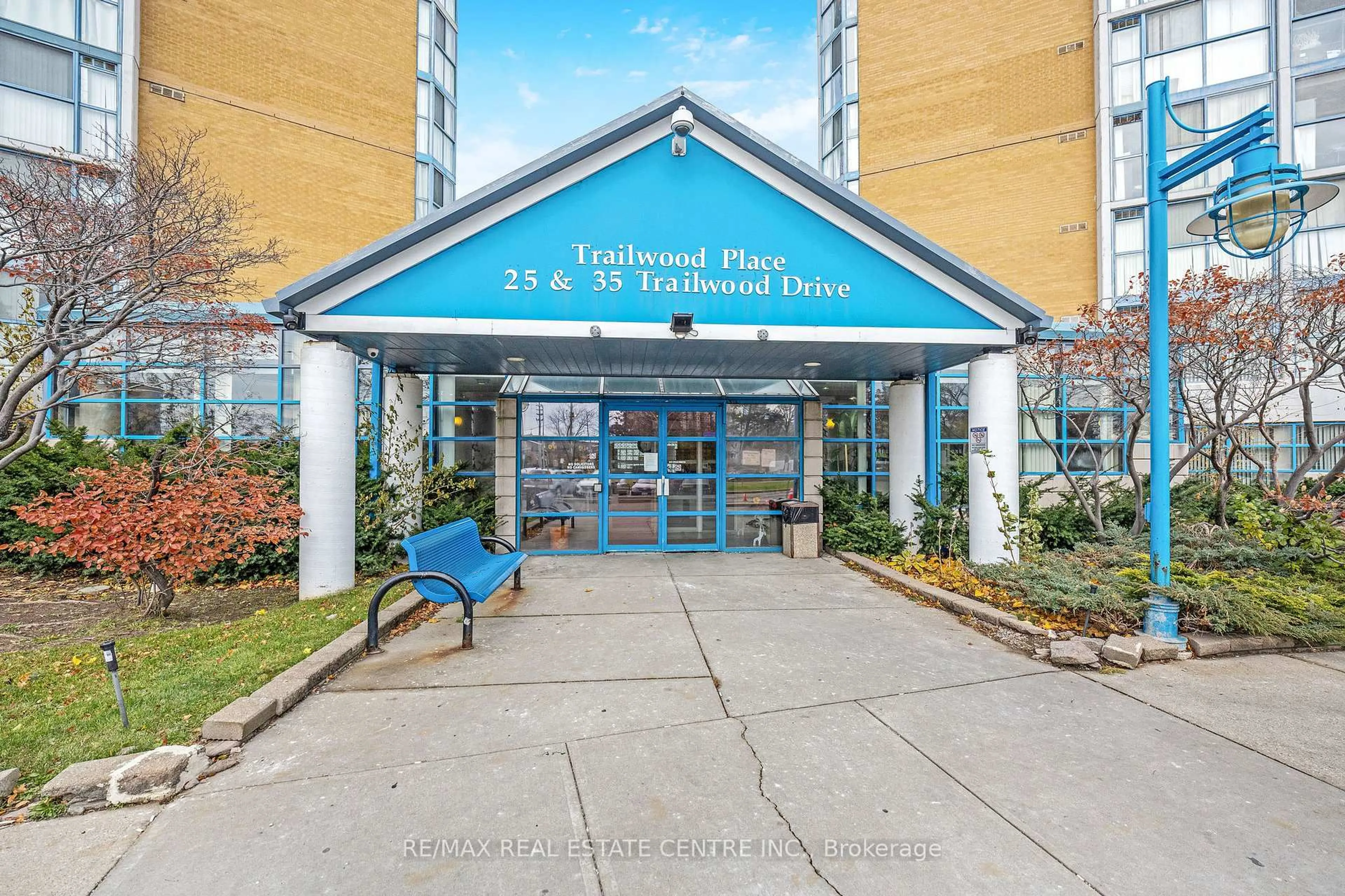 Indoor foyer for 35 Trailwood Dr #2216, Mississauga Ontario L4Z 3L6