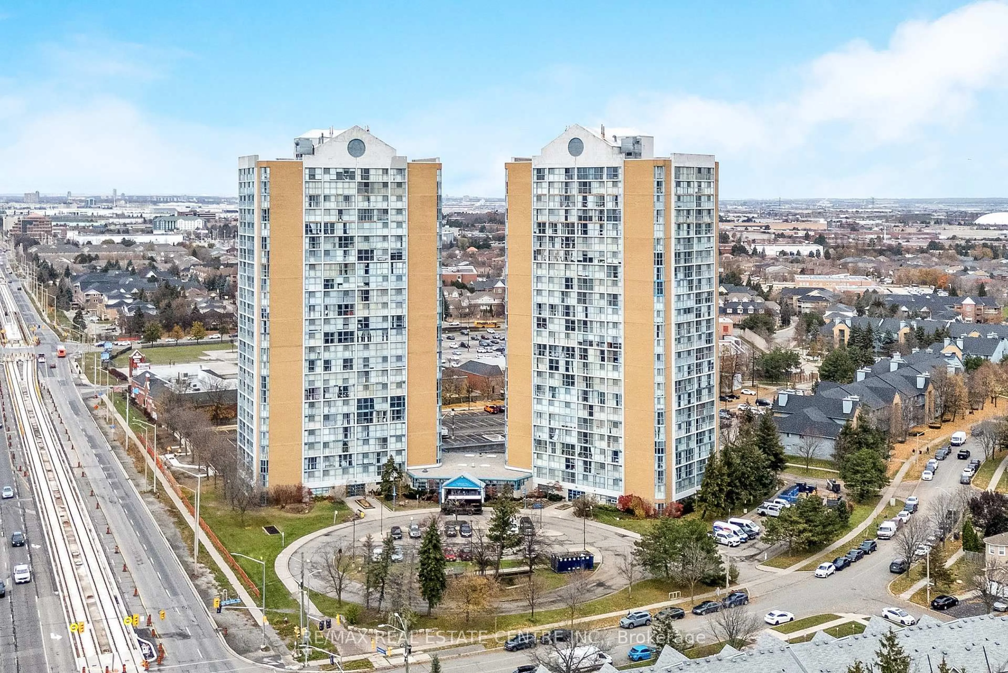 A pic from outside/outdoor area/front of a property/back of a property/a pic from drone, city buildings view from balcony for 35 Trailwood Dr #2216, Mississauga Ontario L4Z 3L6