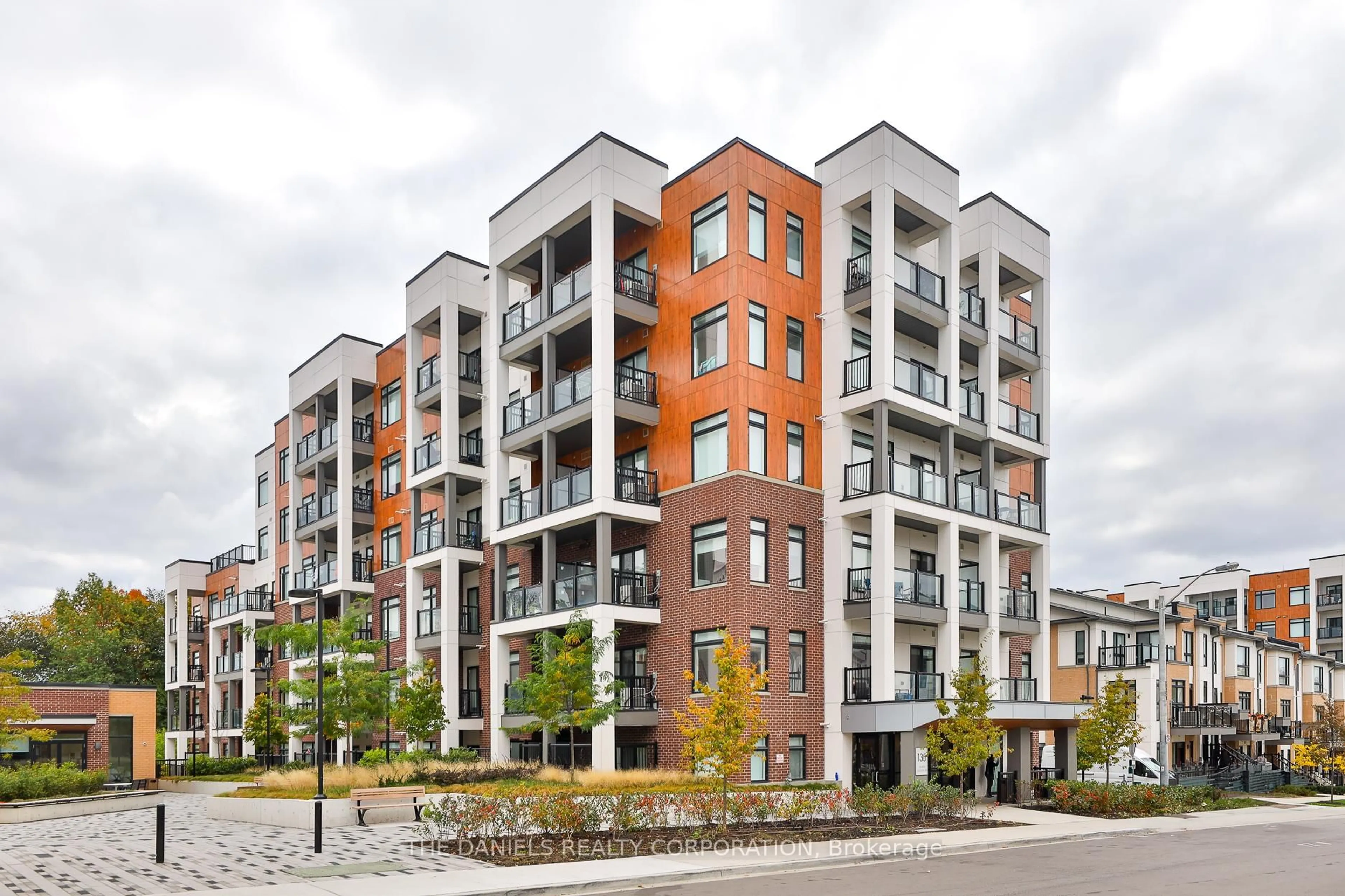 Home with vinyl exterior material, building for 135 Canon Jackson Dr #505, Toronto Ontario M6M 0C3