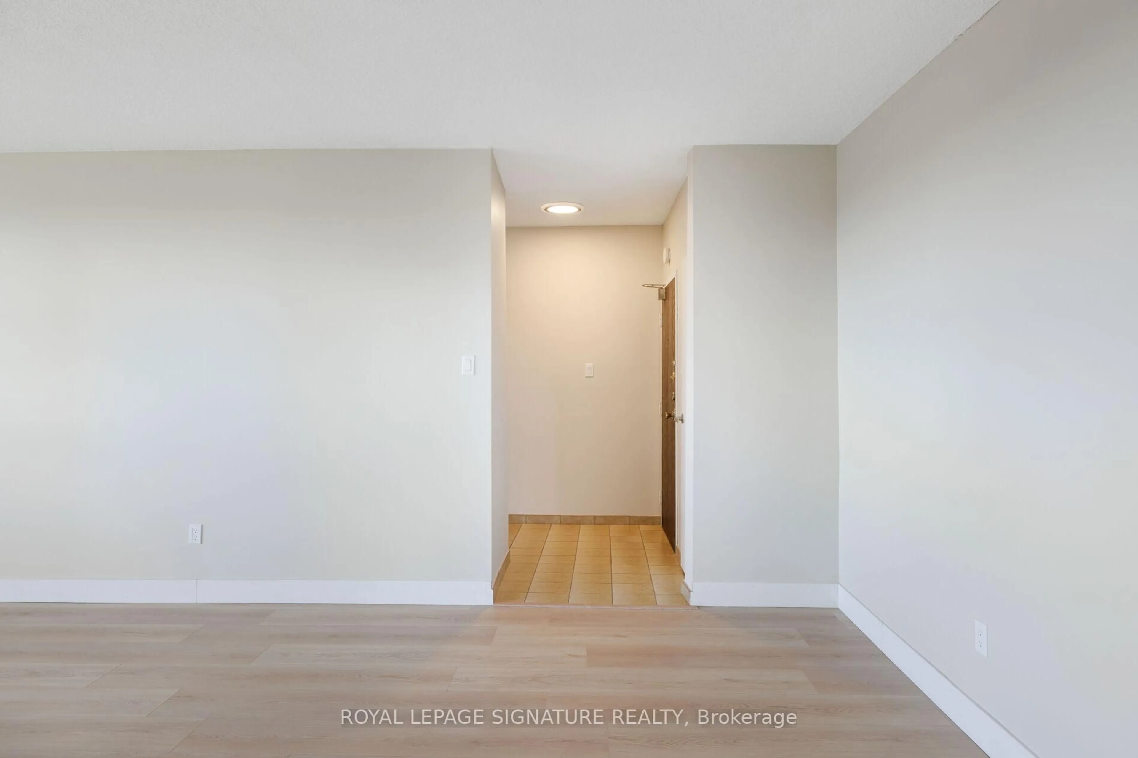 A pic of a room for 2130 Weston Rd #PH5, Toronto Ontario M9N 3R9