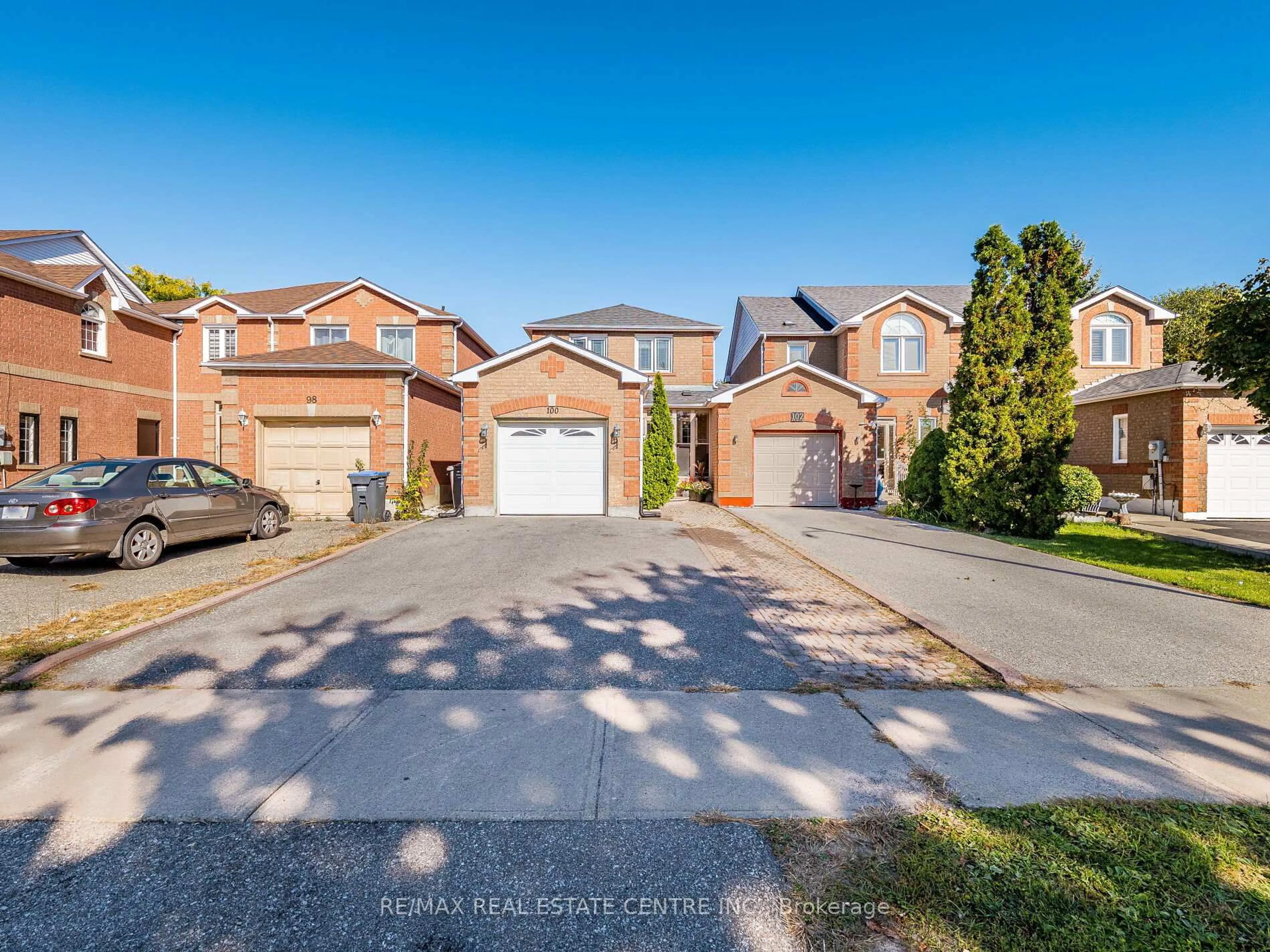 A pic from outside/outdoor area/front of a property/back of a property/a pic from drone, street for 100 White Tail Cres, Brampton Ontario L6Y 5B9