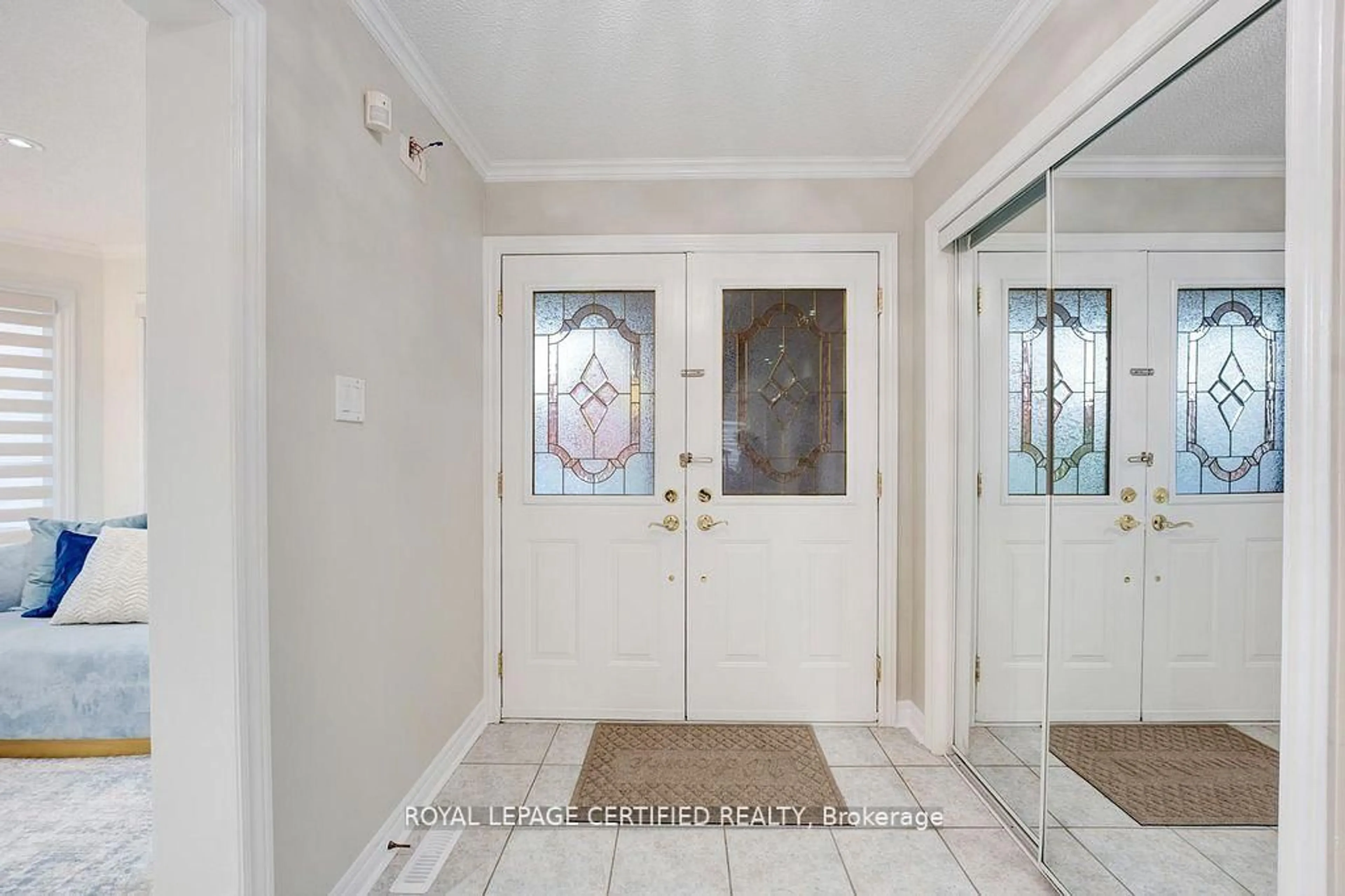Indoor entryway for 111 Letty Ave, Brampton Ontario L6Y 5E1