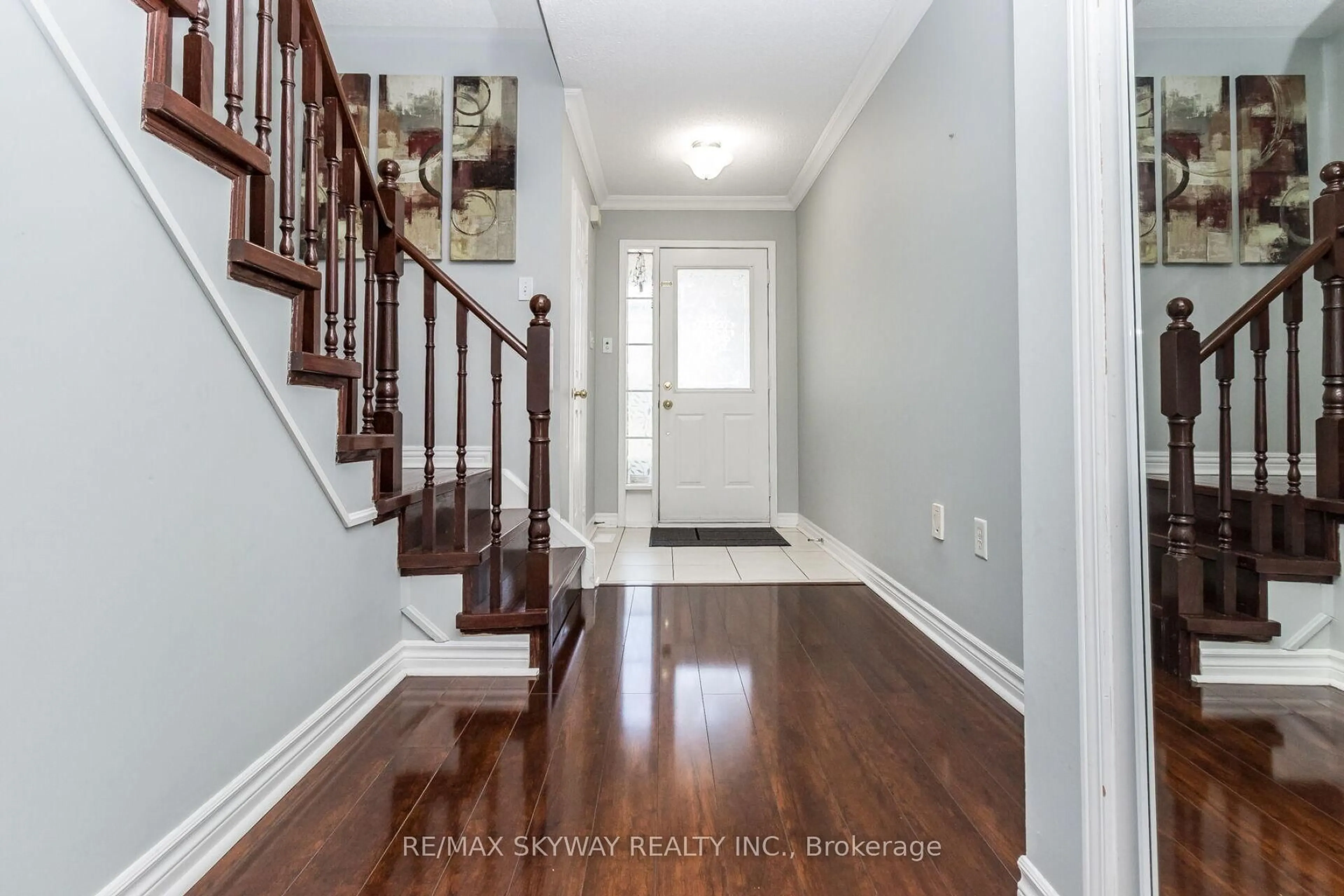 Indoor entryway for 9 Weatherell Dr, Brampton Ontario L7A 1Y7