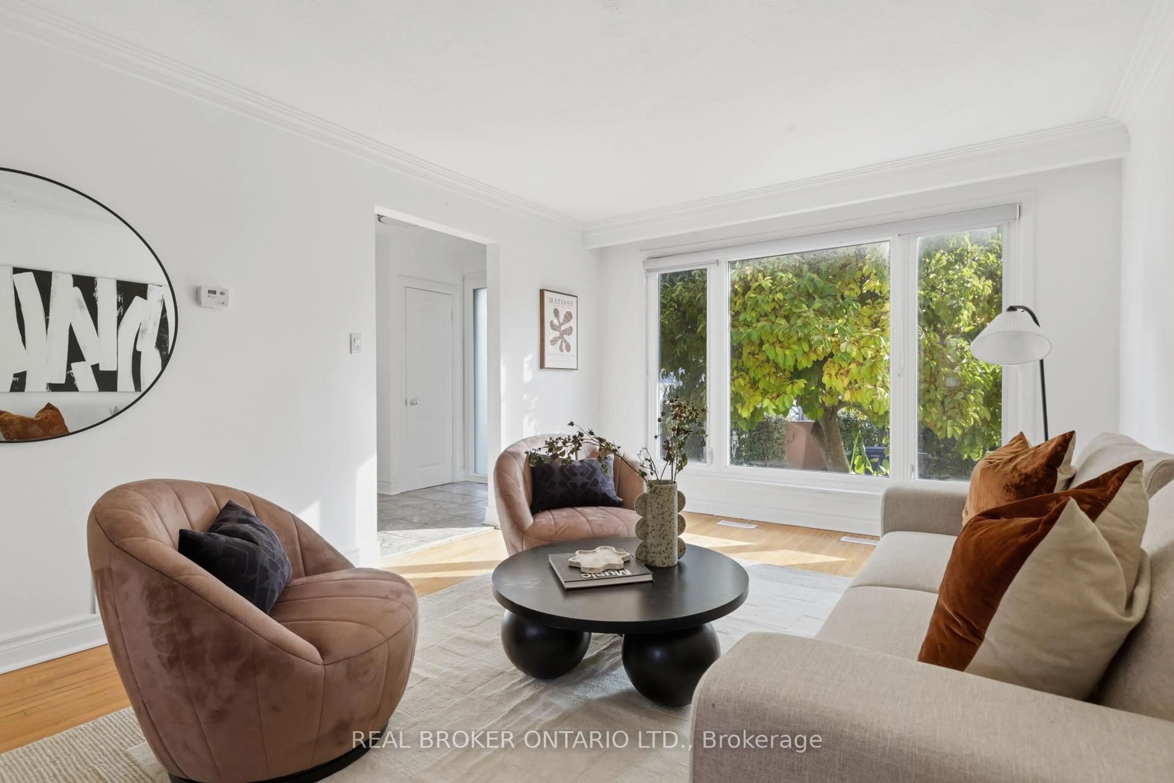 Living room with furniture, unknown for 1324 Lawrence Ave, Toronto Ontario M6L 1A7