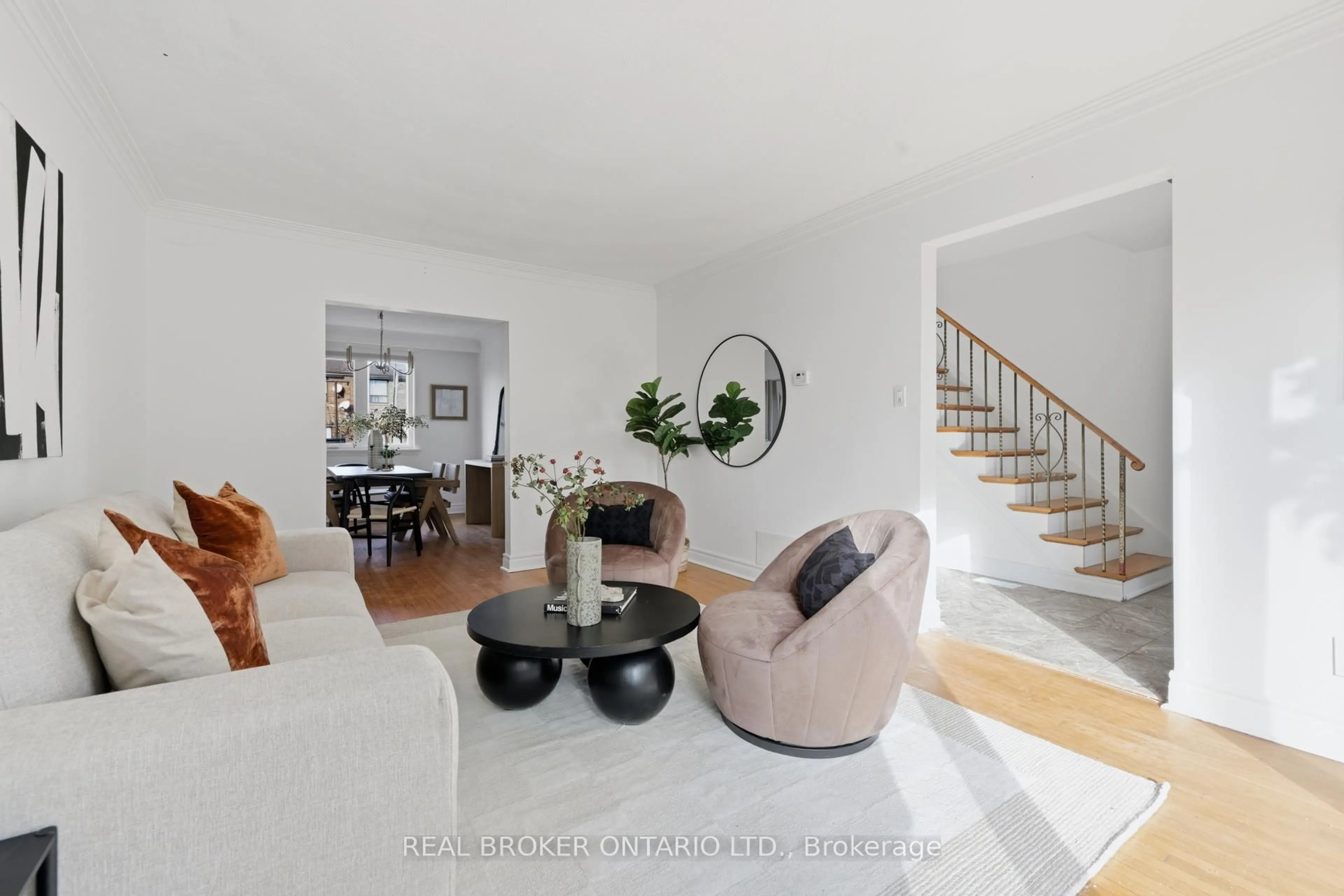 Unknown for 1324 Lawrence Ave, Toronto Ontario M6L 1A7